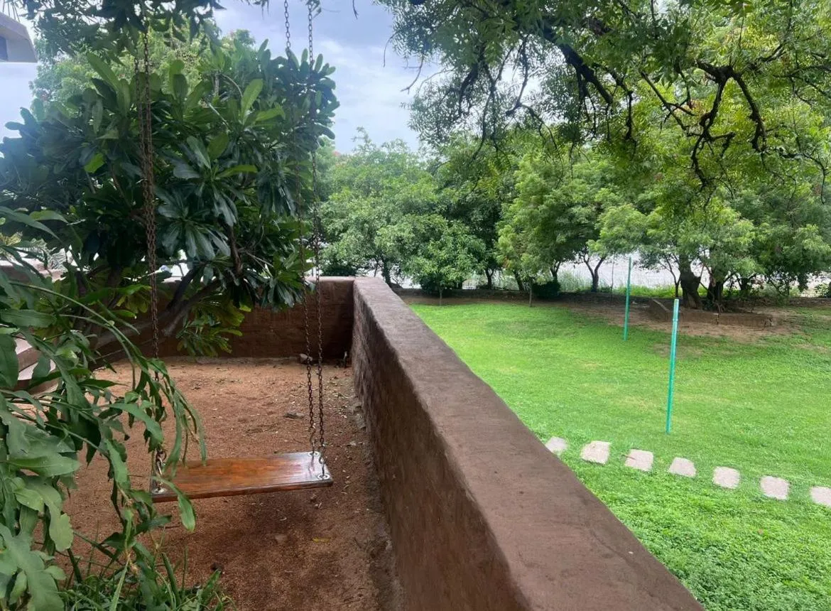 Leo Comforts river view Resort