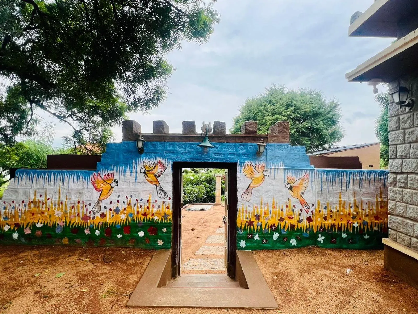 Leo Comforts river view Resort