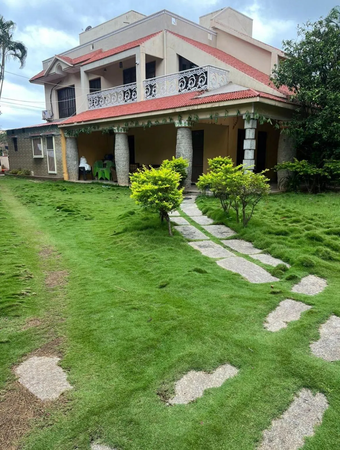 Leo Comforts river view Resort