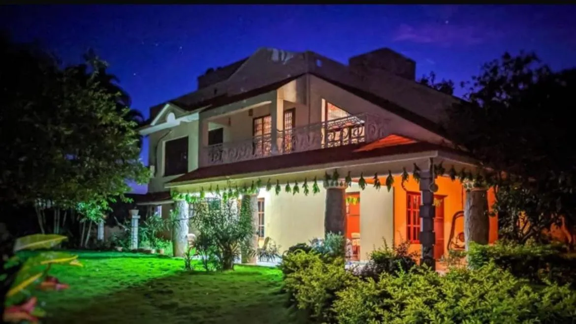 Leo Comforts river view Resort