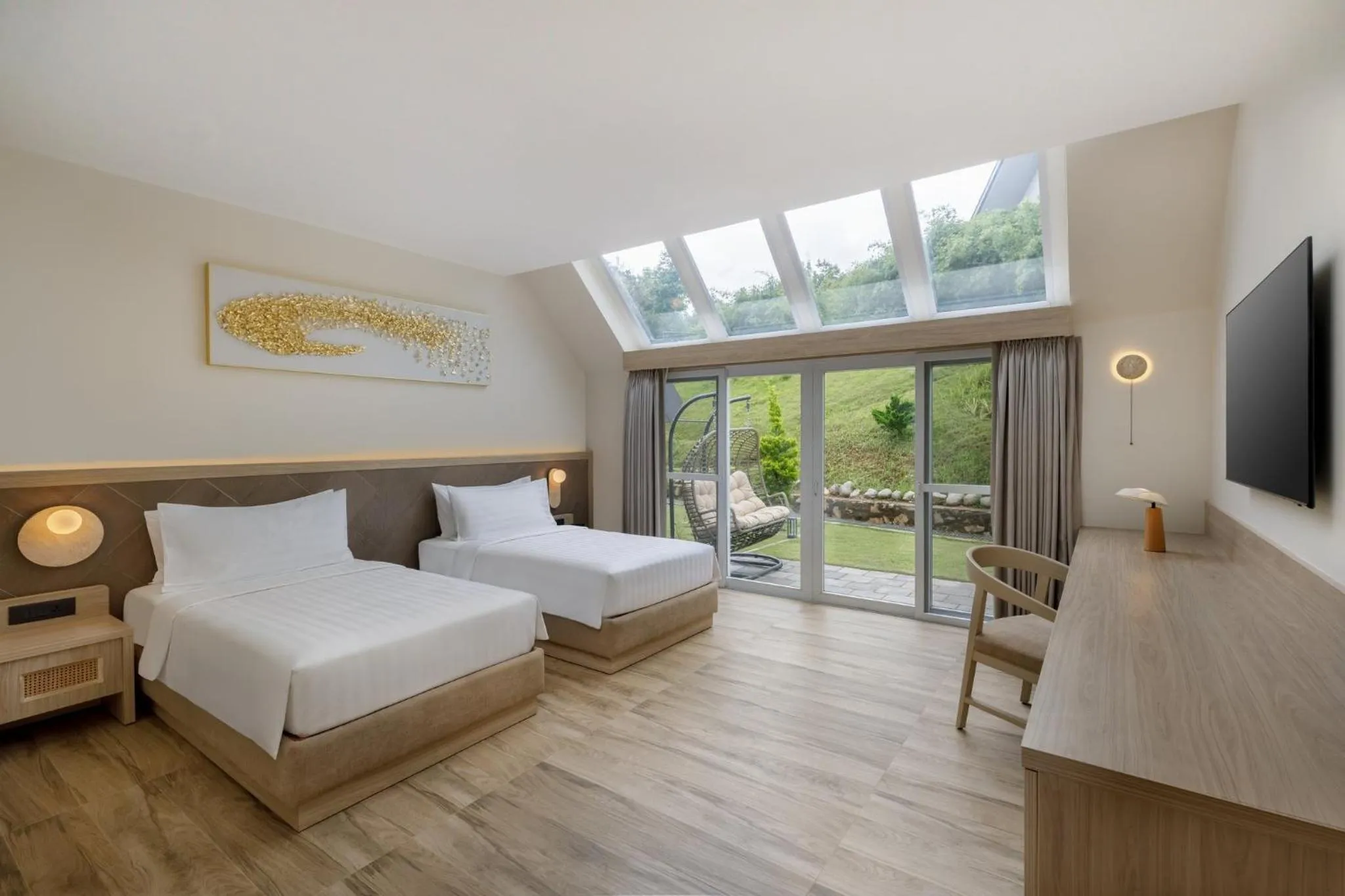 Bedroom, Bed in Himalayan Hideaway Resort Pokhara, The Centara Collection