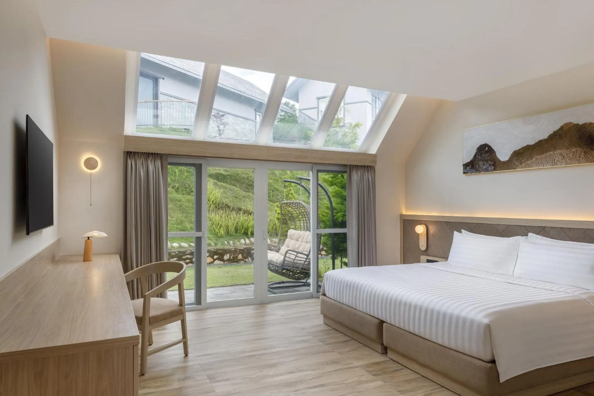 Bedroom, Bed in Himalayan Hideaway Resort Pokhara, The Centara Collection