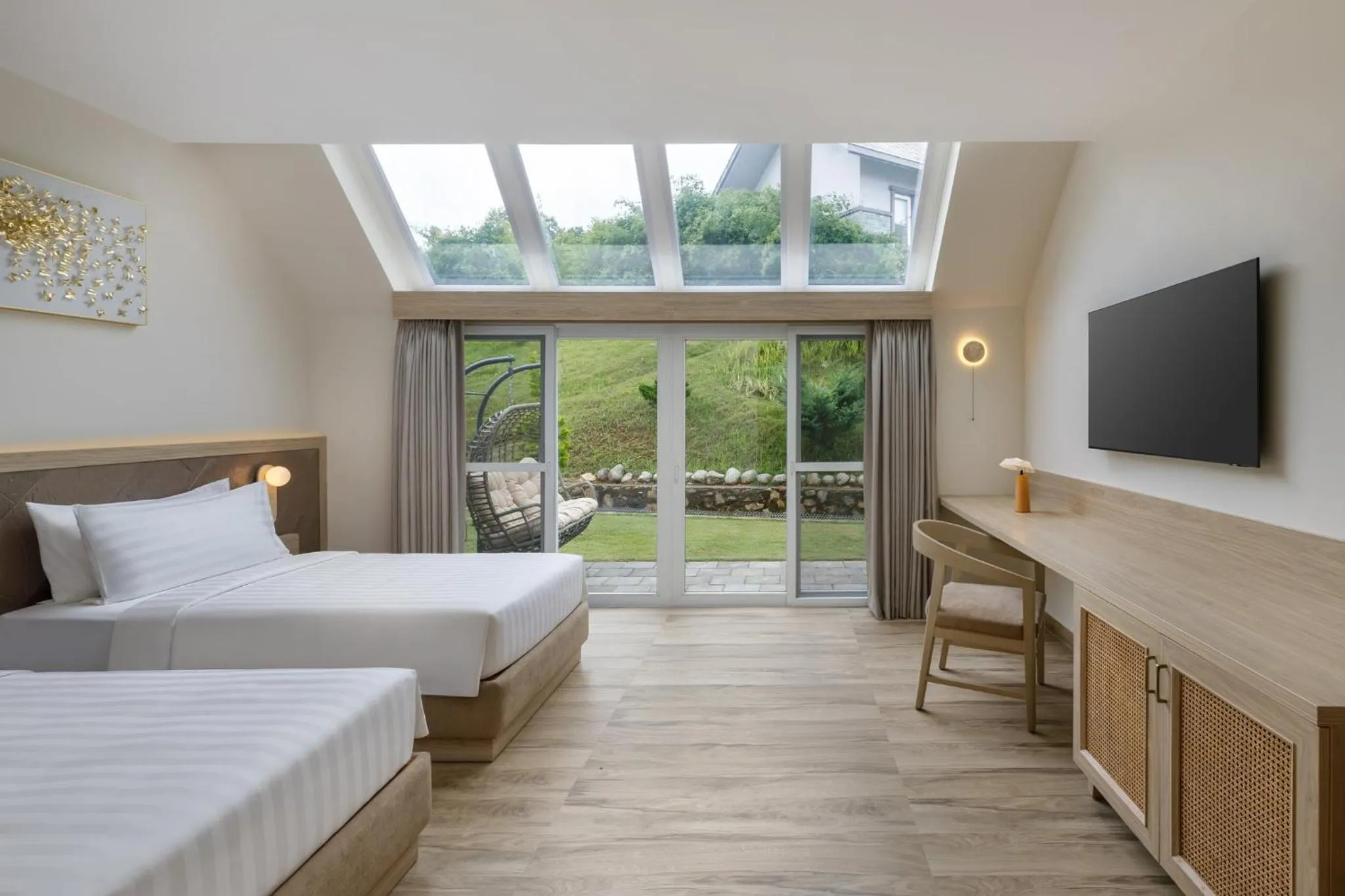 Bedroom, Bed in Himalayan Hideaway Resort Pokhara, The Centara Collection