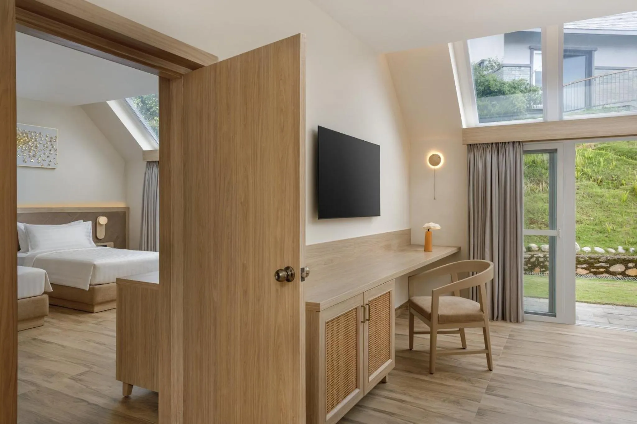 Bedroom, Bed in Himalayan Hideaway Resort Pokhara, The Centara Collection