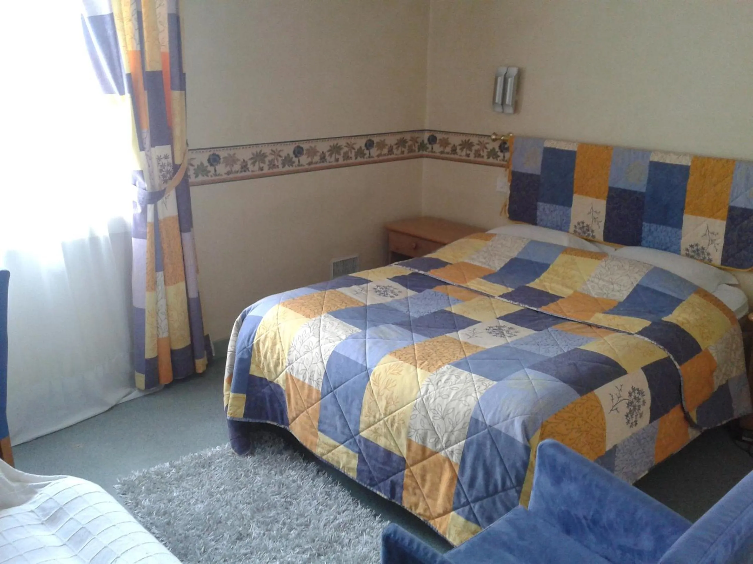 Bed in Logis Hôtel Restaurant Robichon