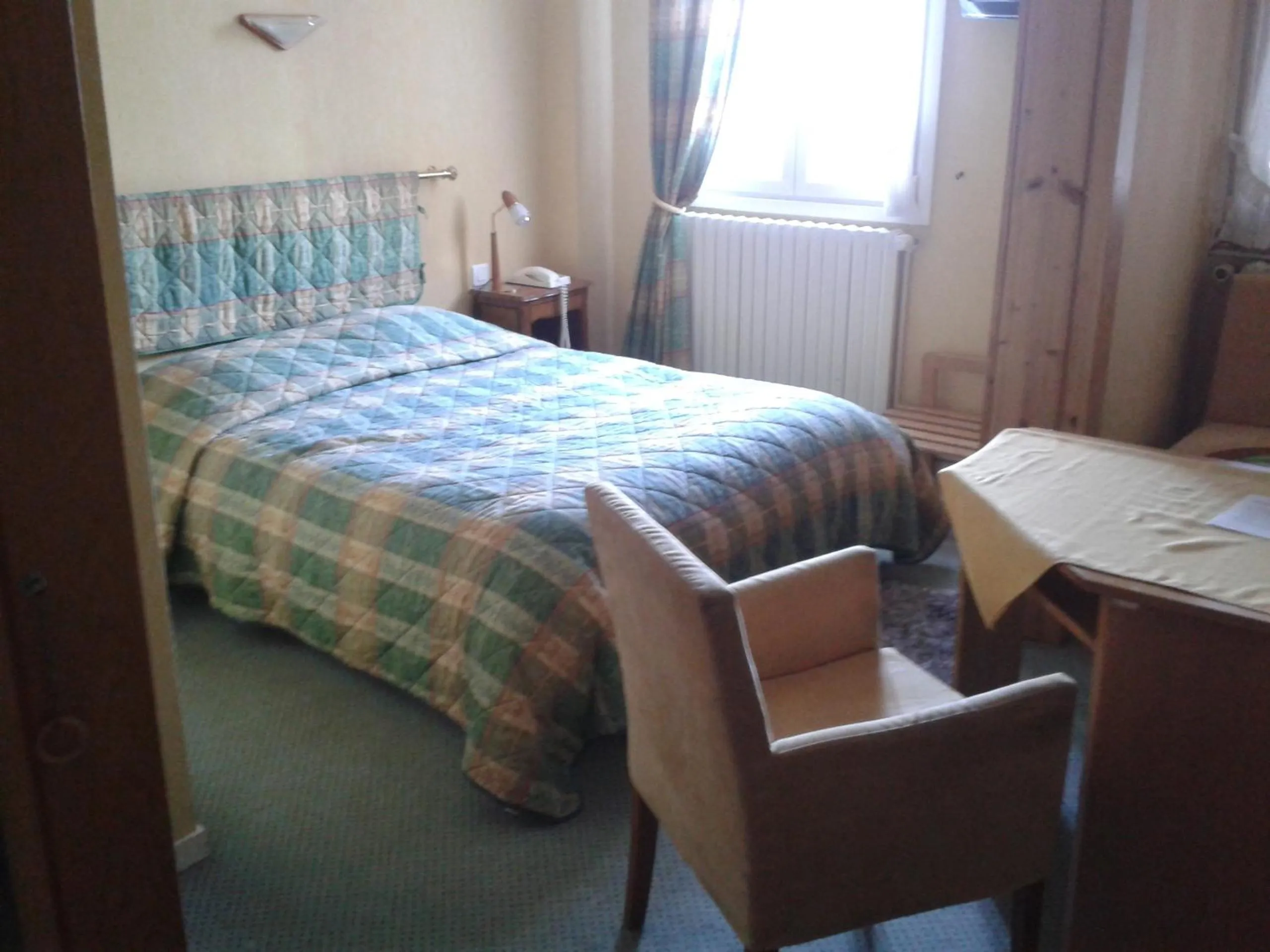 Bed in Logis Hôtel Restaurant Robichon