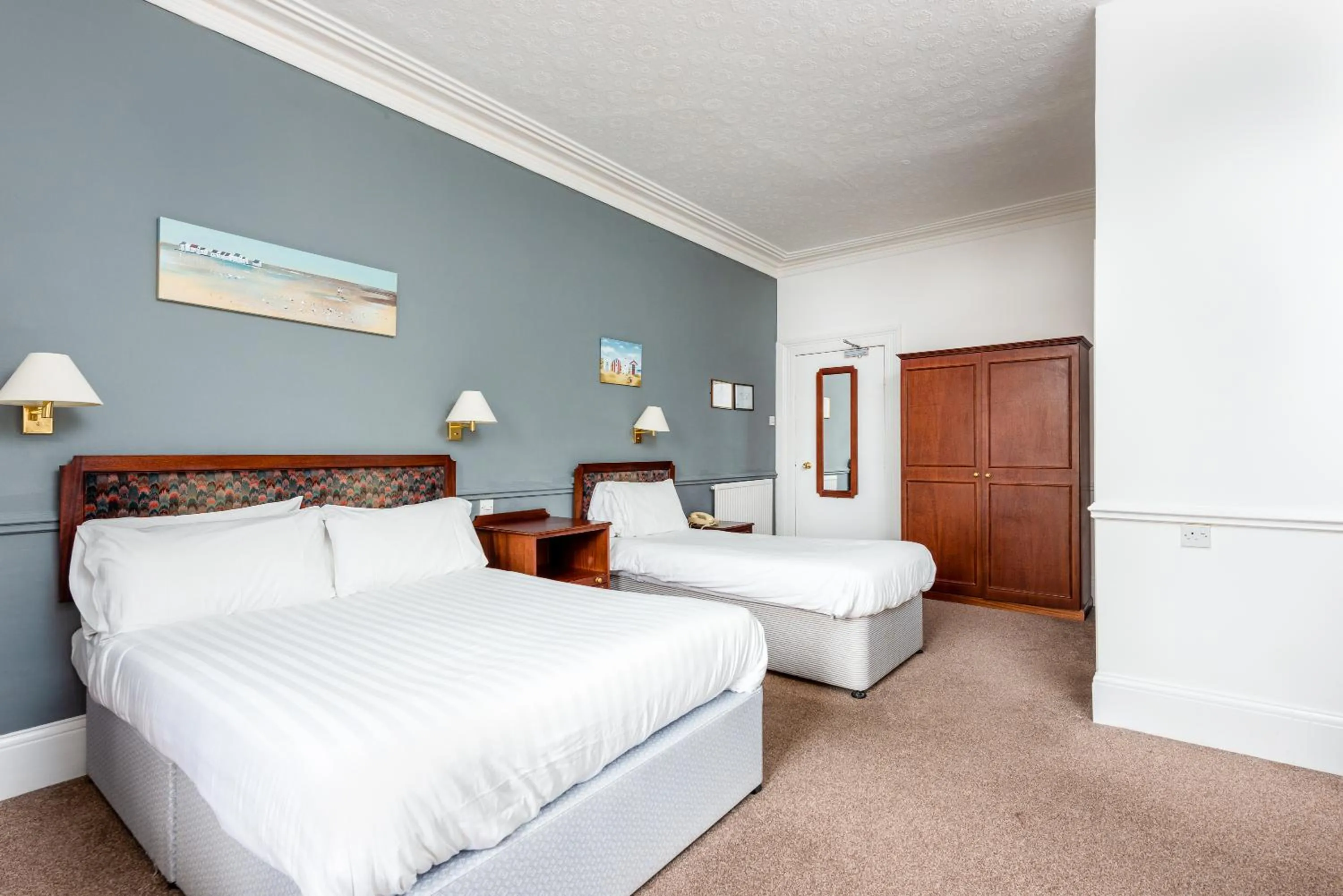 Bed in Abbey Lawn Hotel