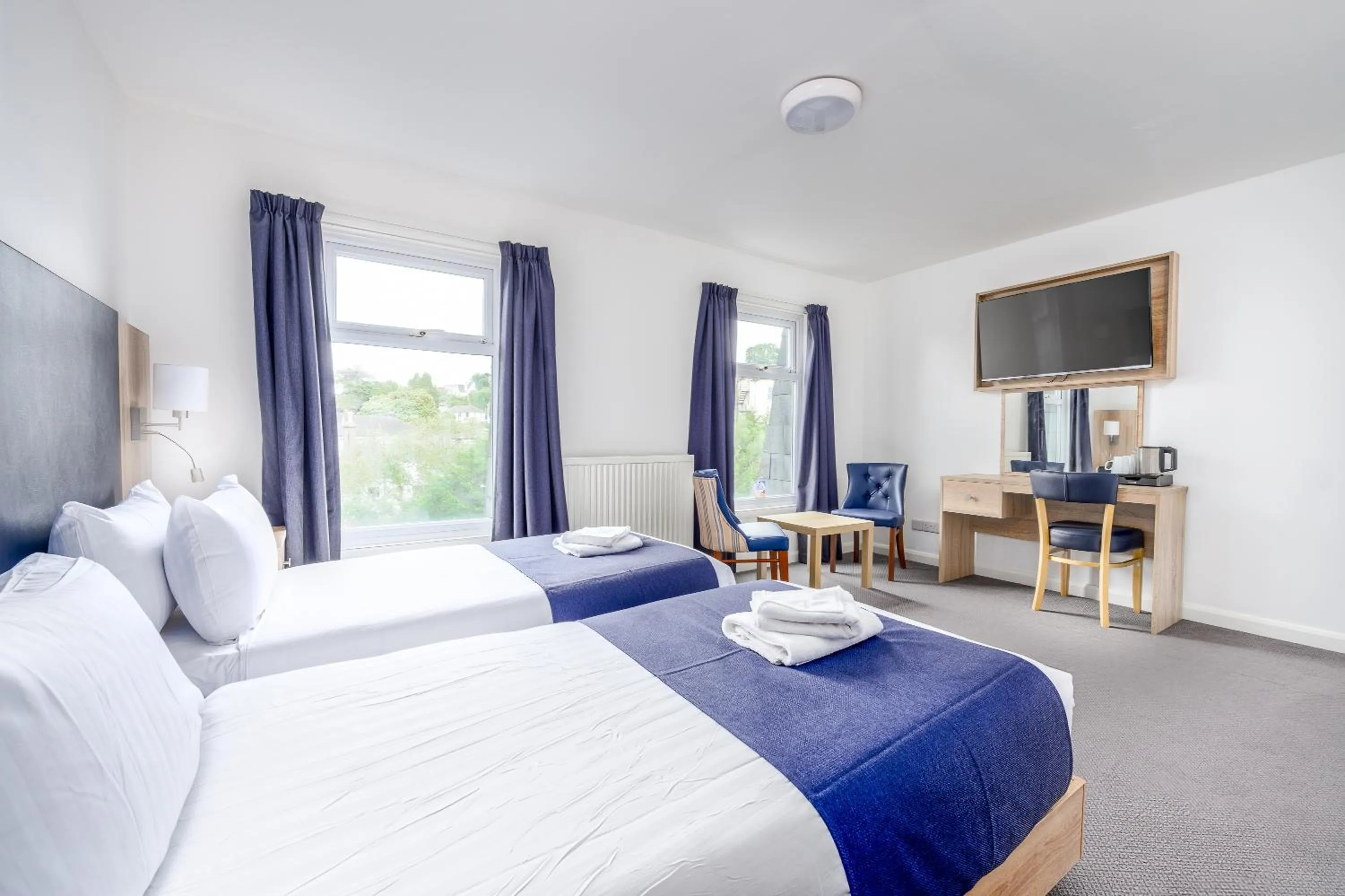 Bed in Abbey Lawn Hotel