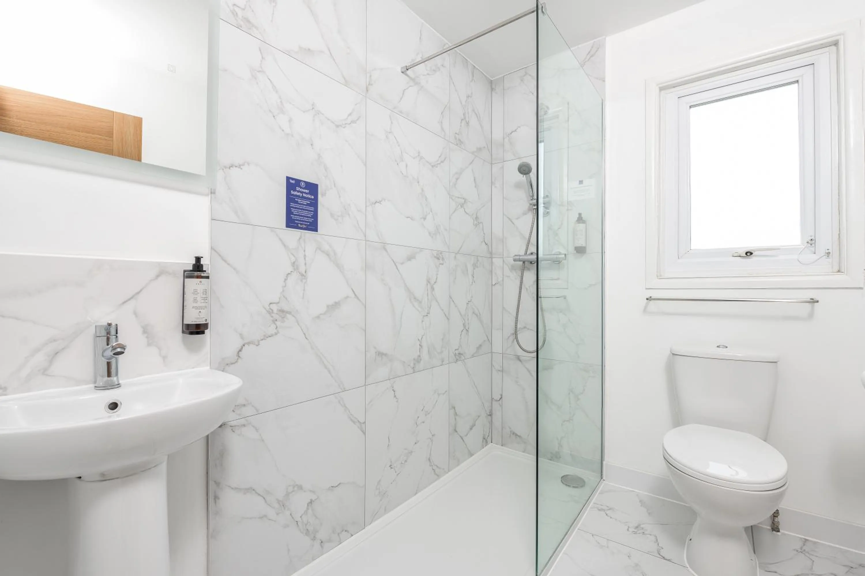 Shower in Abbey Lawn Hotel