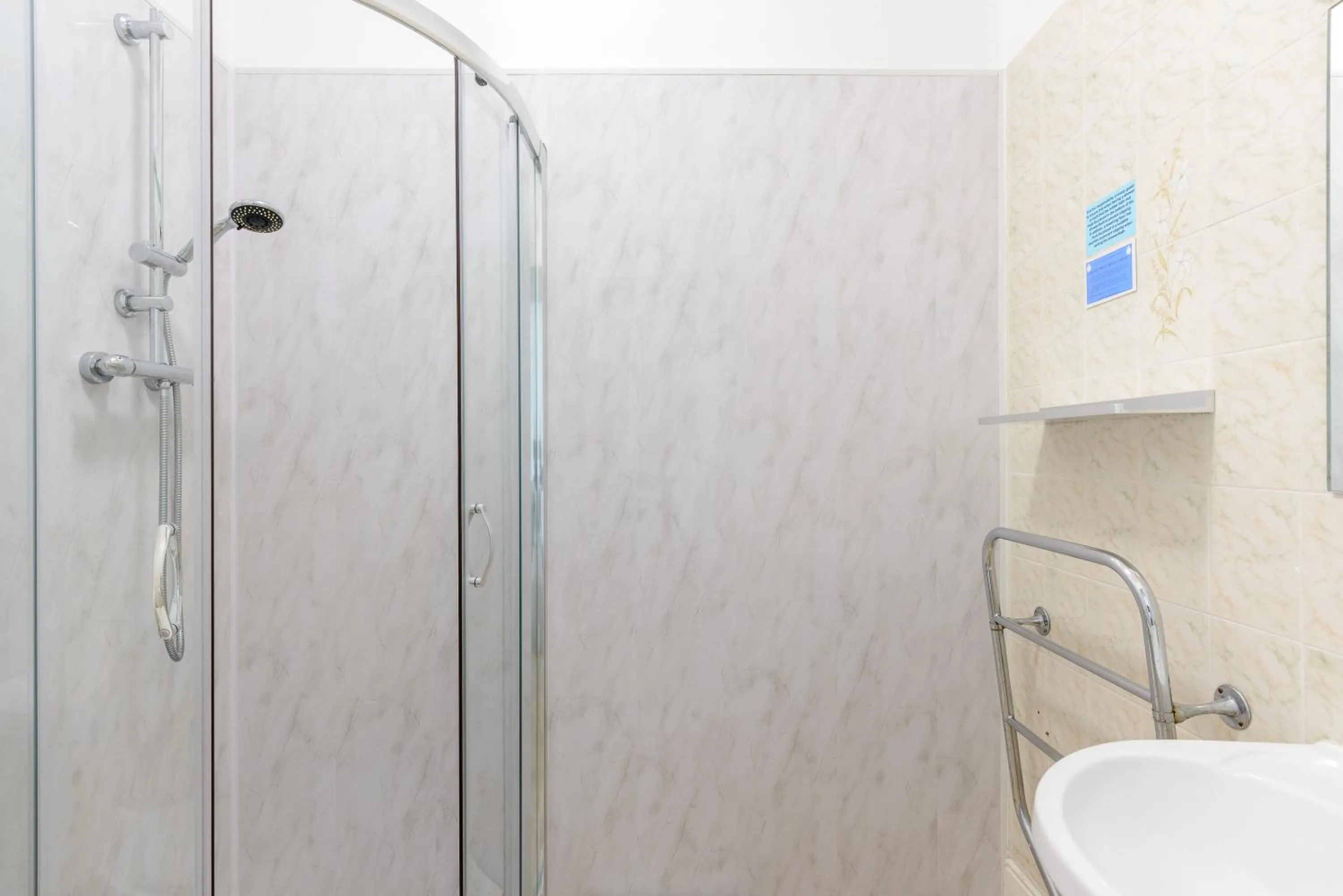 Shower in Abbey Lawn Hotel