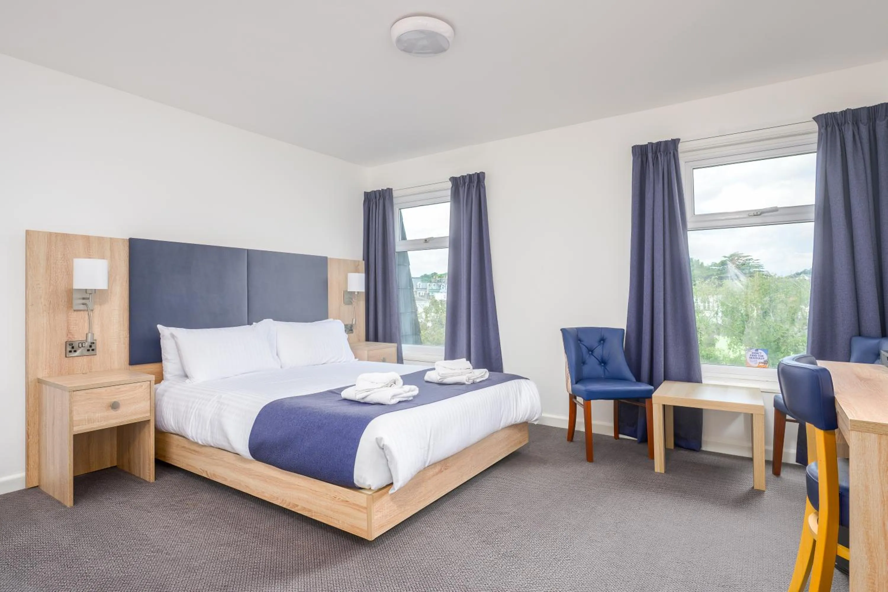 Bed in Abbey Lawn Hotel