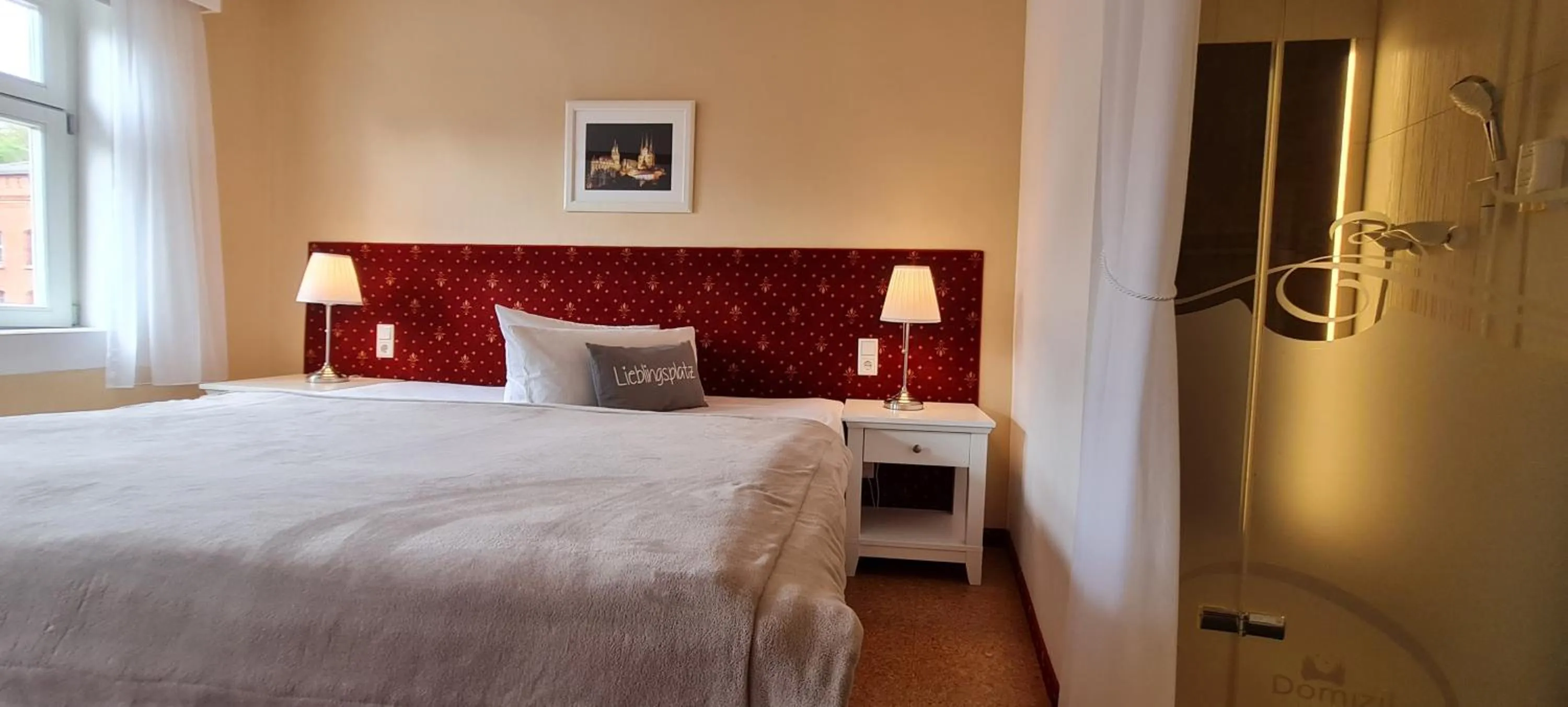 Shower, Bed in Hotel Domizil