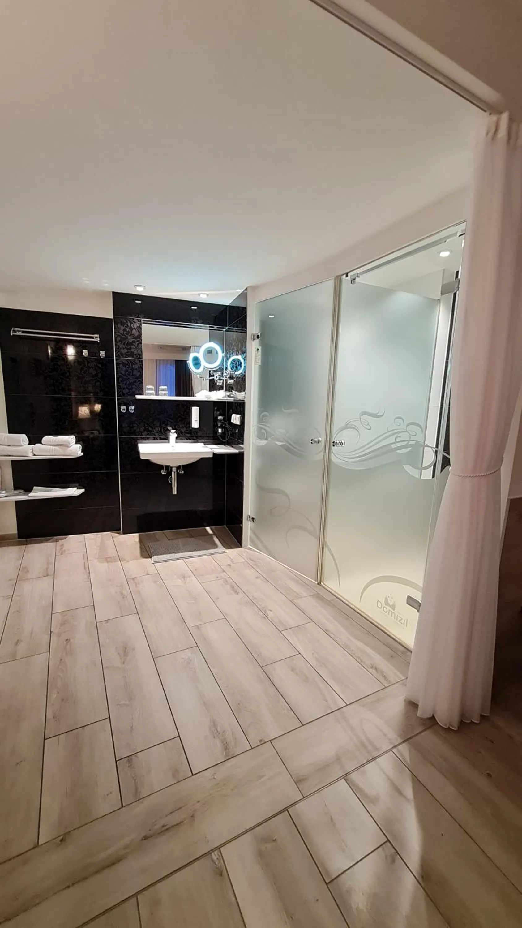 Shower in Hotel Domizil