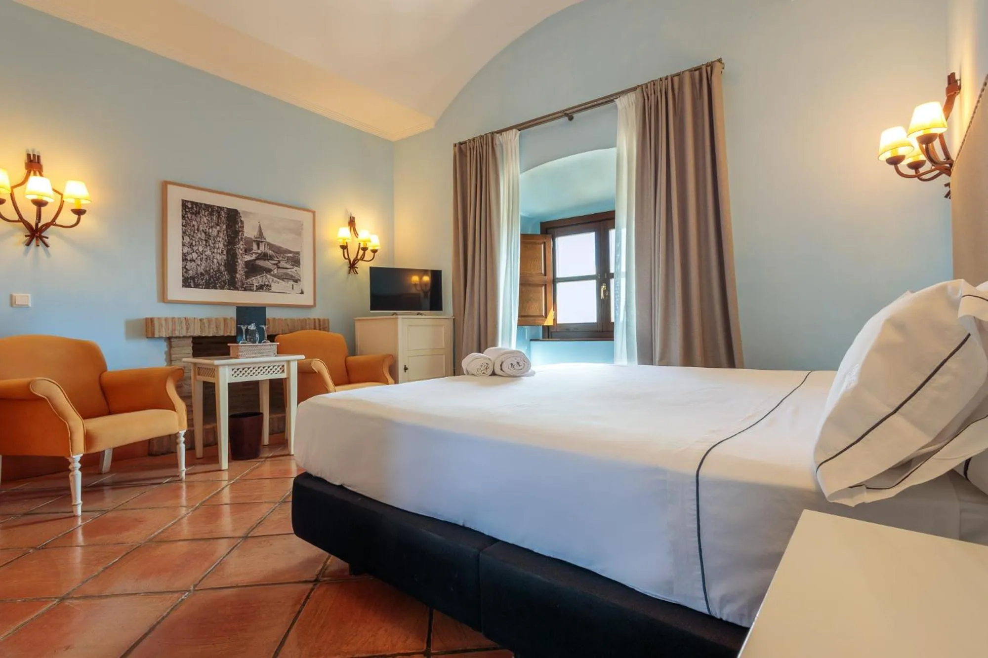 Photo of the whole room, Bed in Hotel Tugasa Castillo de Castellar