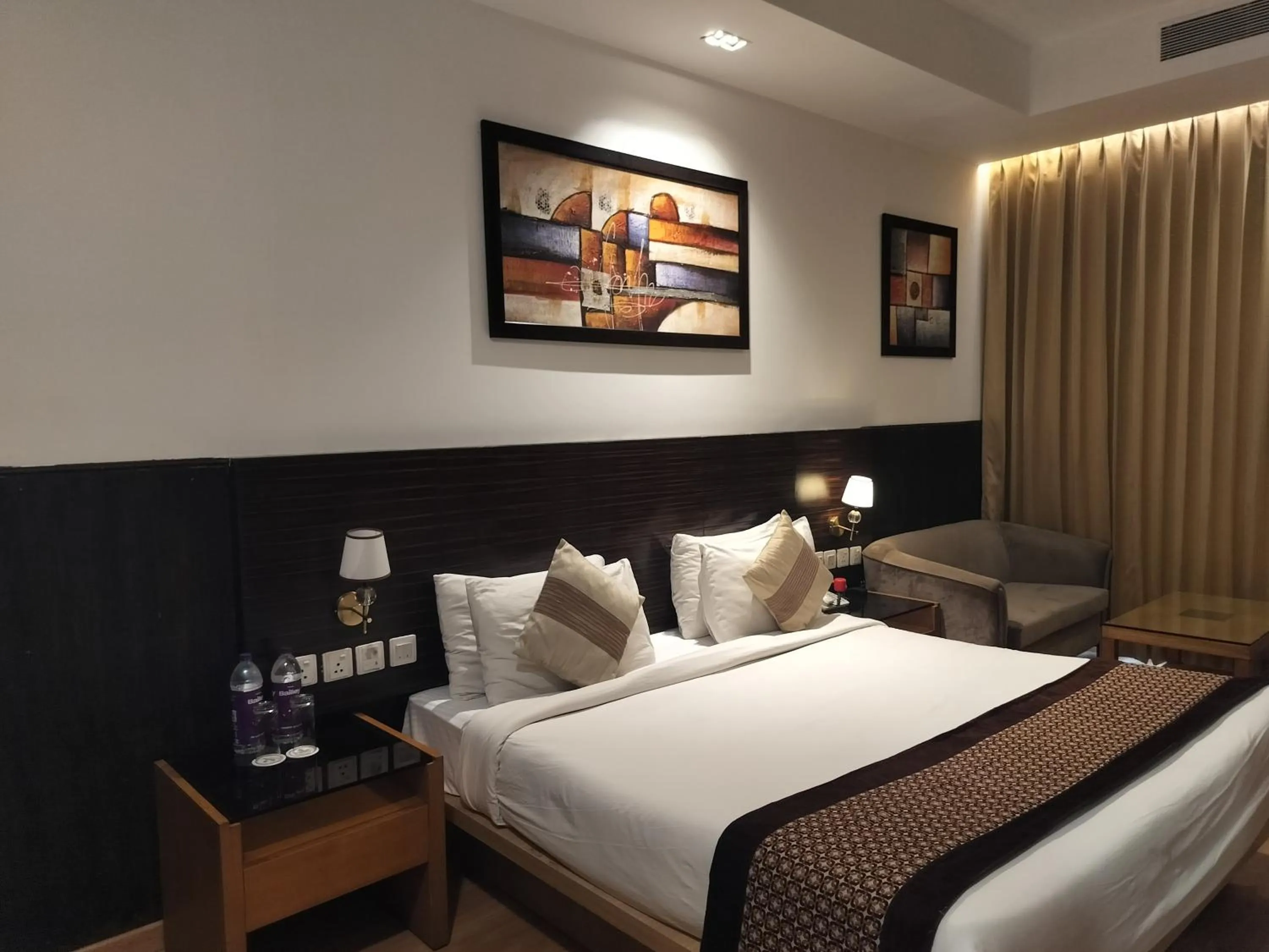 Bed in Stellar Resorts By Bel-La Monde, Rajokri, Near IGI Airport, Delhi