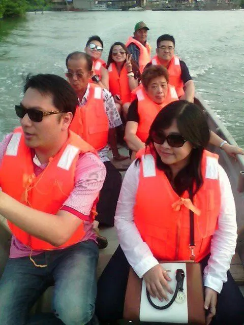 group of guests in de Bintan Villa