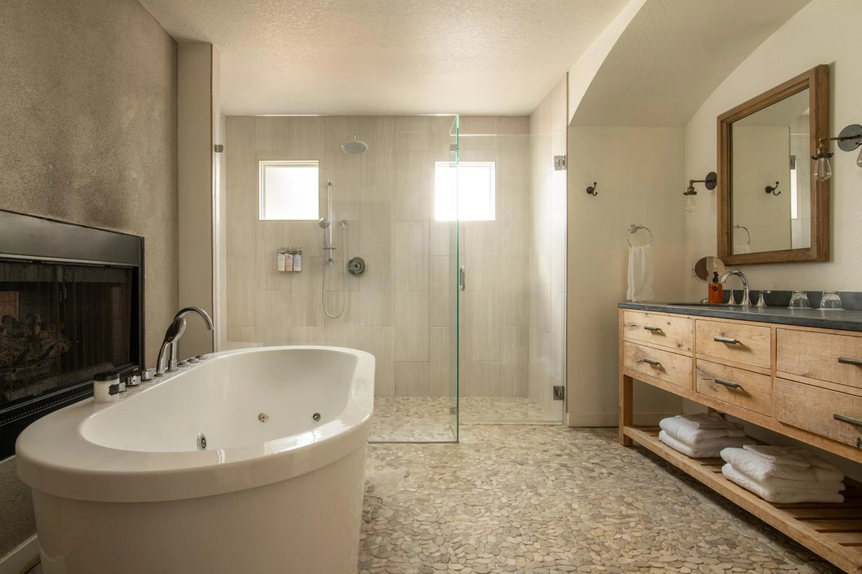 Shower in Sage Hill Inn & Spa