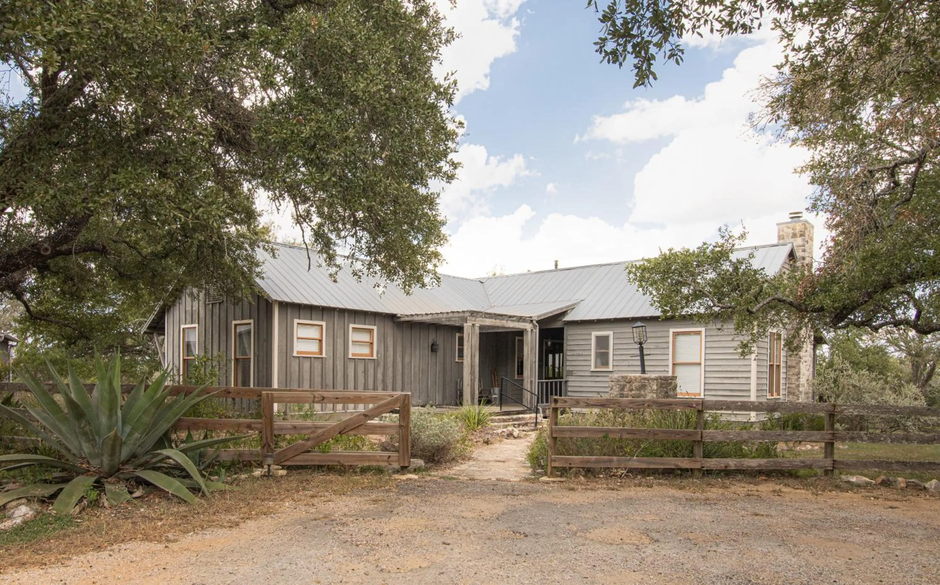 Property building in Sage Hill Inn & Spa