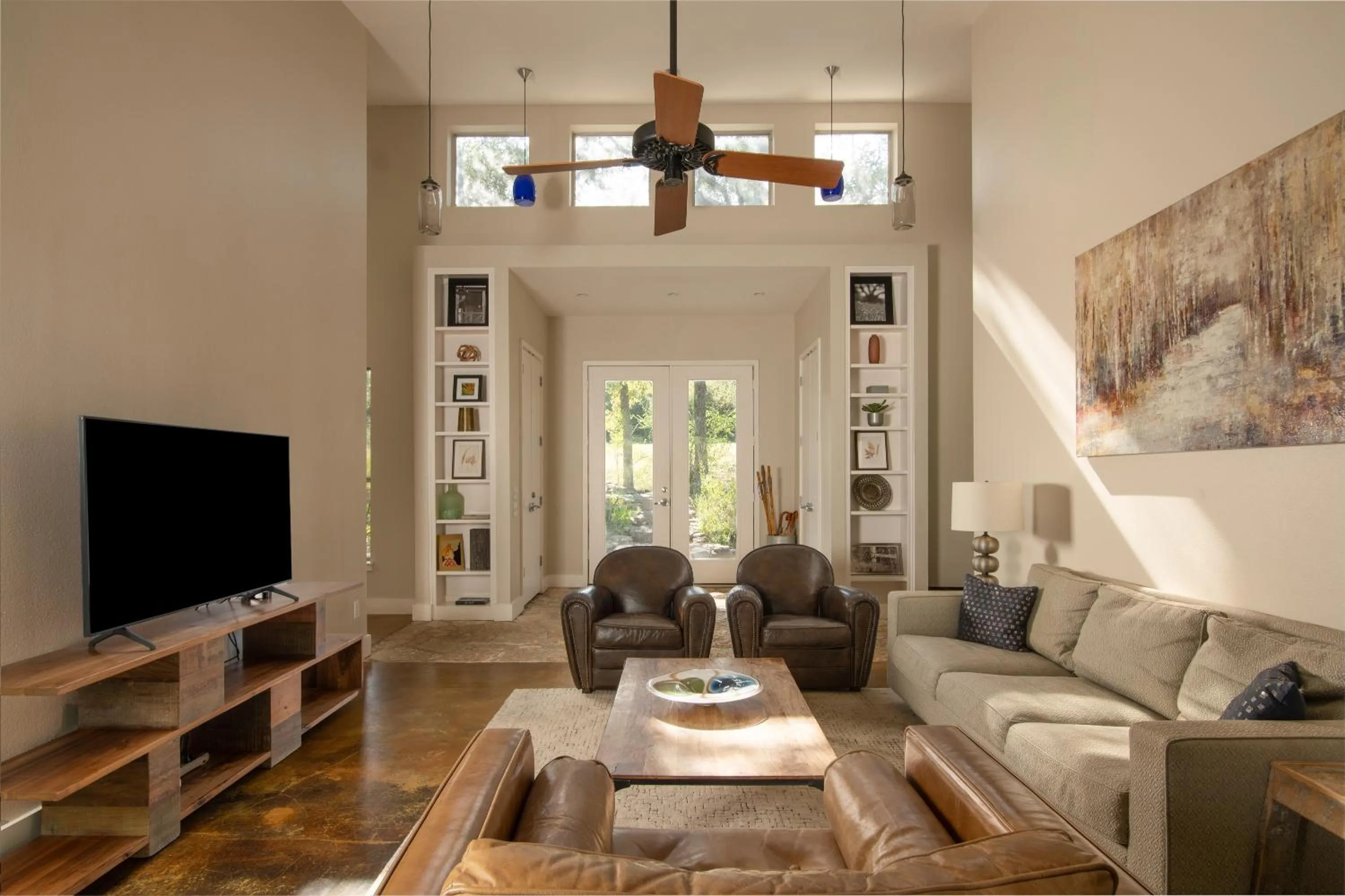 Communal lounge/ TV room in Sage Hill Inn & Spa