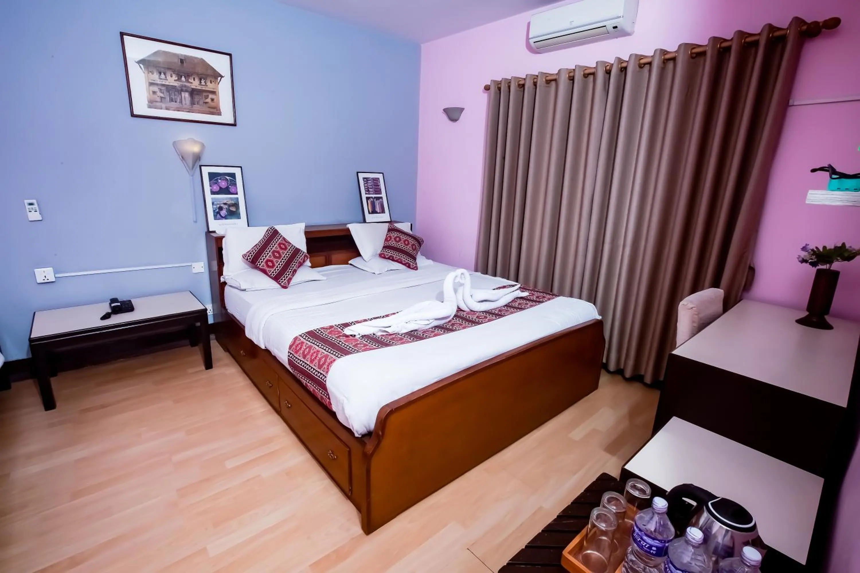 Restaurant/places to eat, Bed in Sacred Boutique Hotel