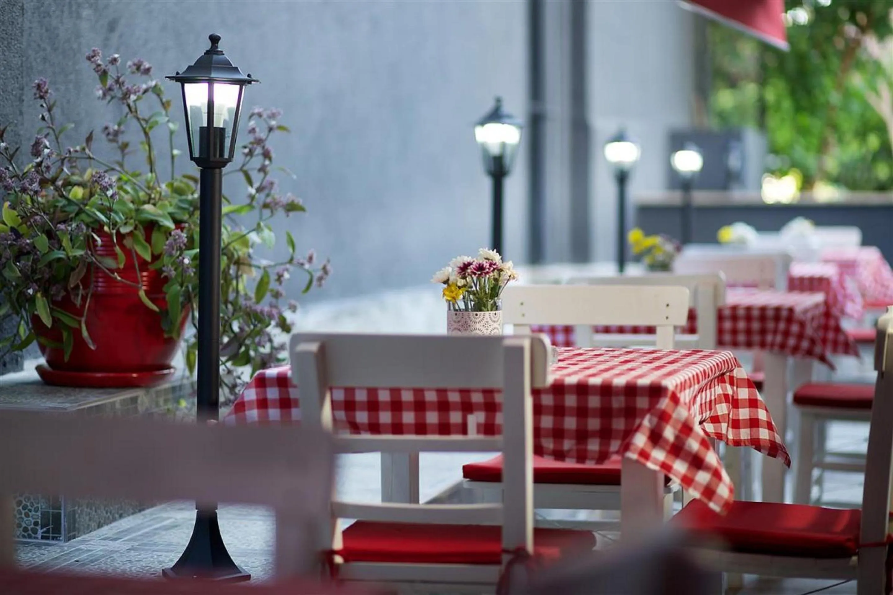 Restaurant/places to eat in The Hera Premium Hotels
