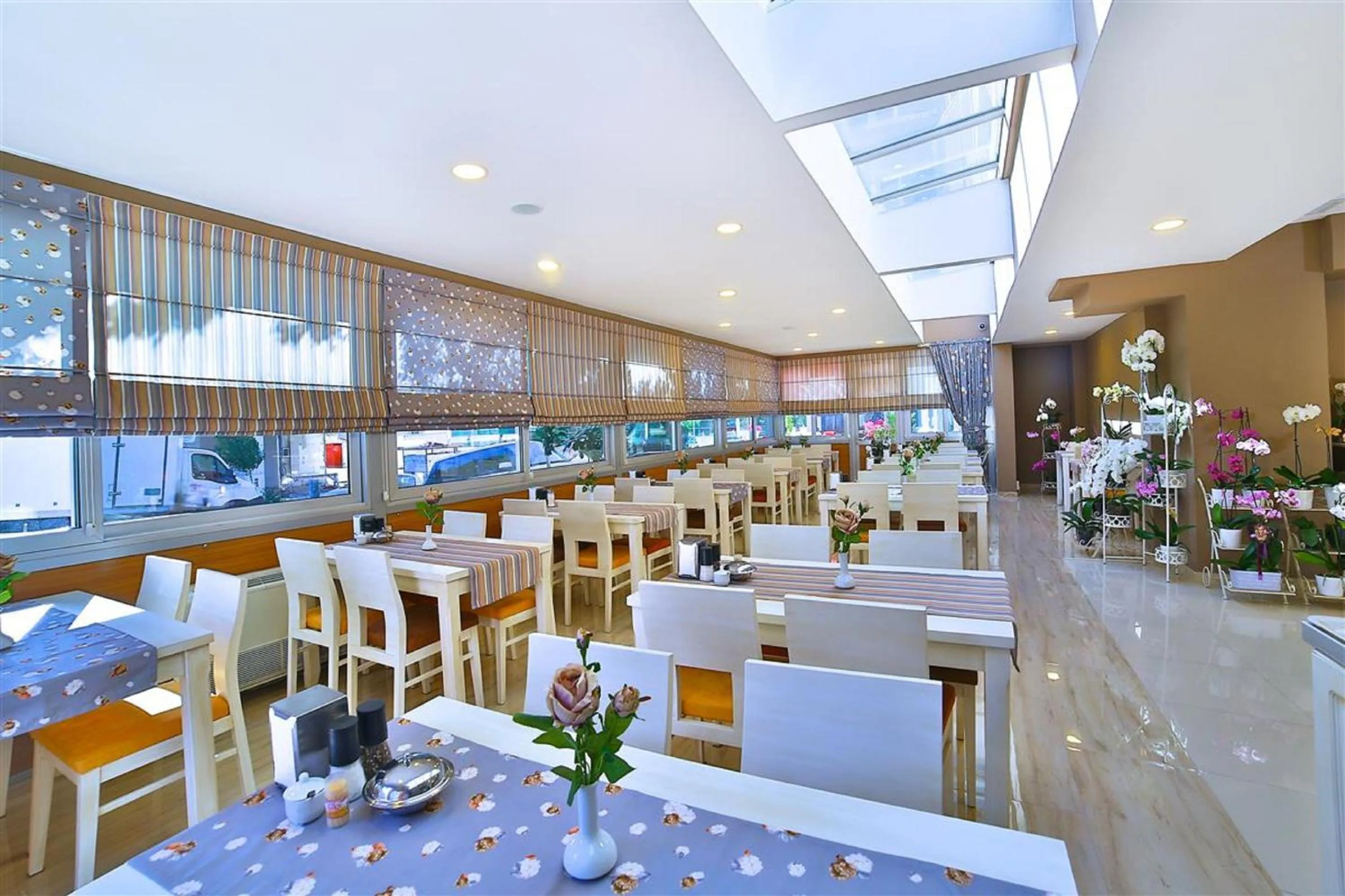 Restaurant/places to eat in The Hera Premium Hotels