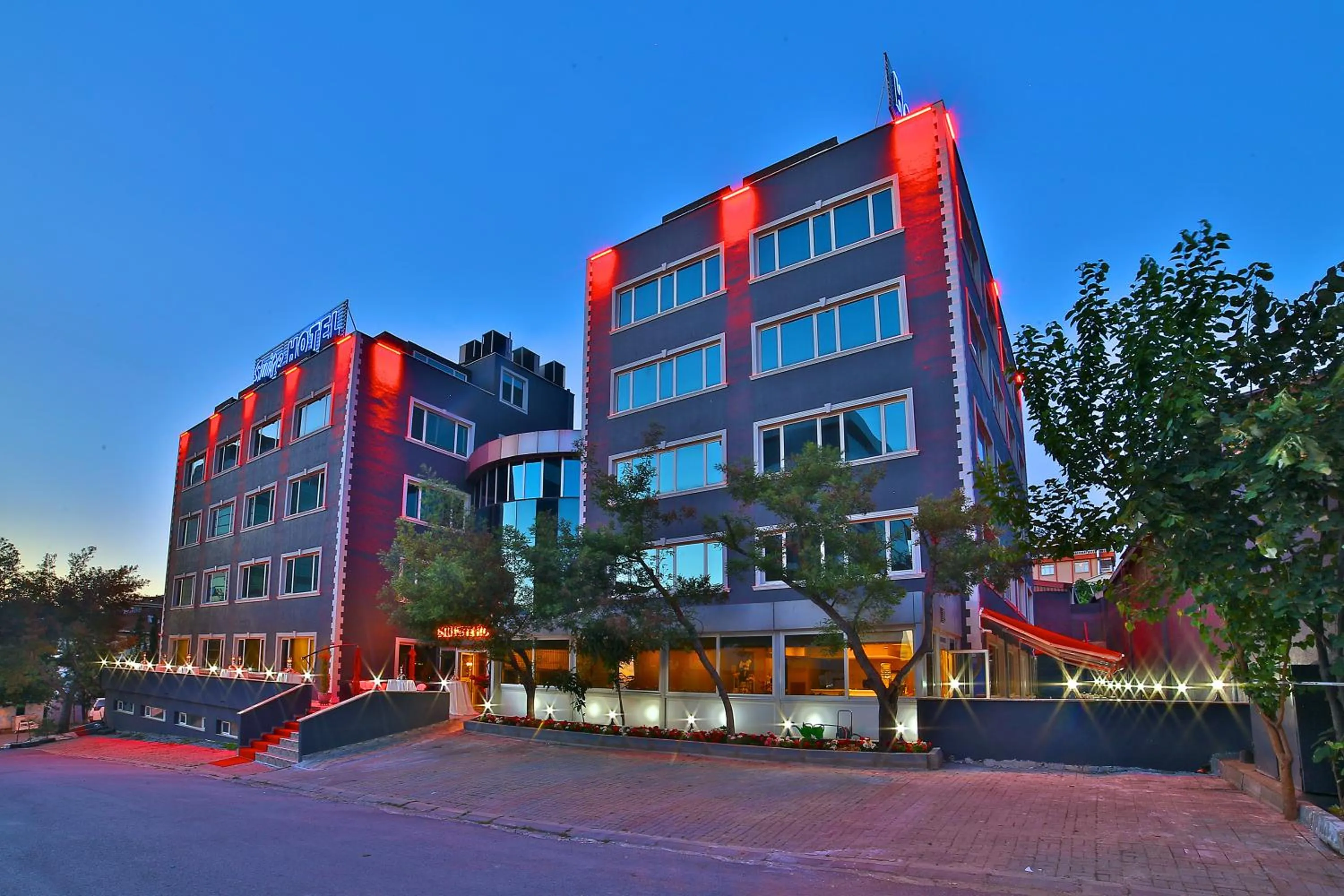 Facade/entrance, Property Building in Ebrus'un Konagi