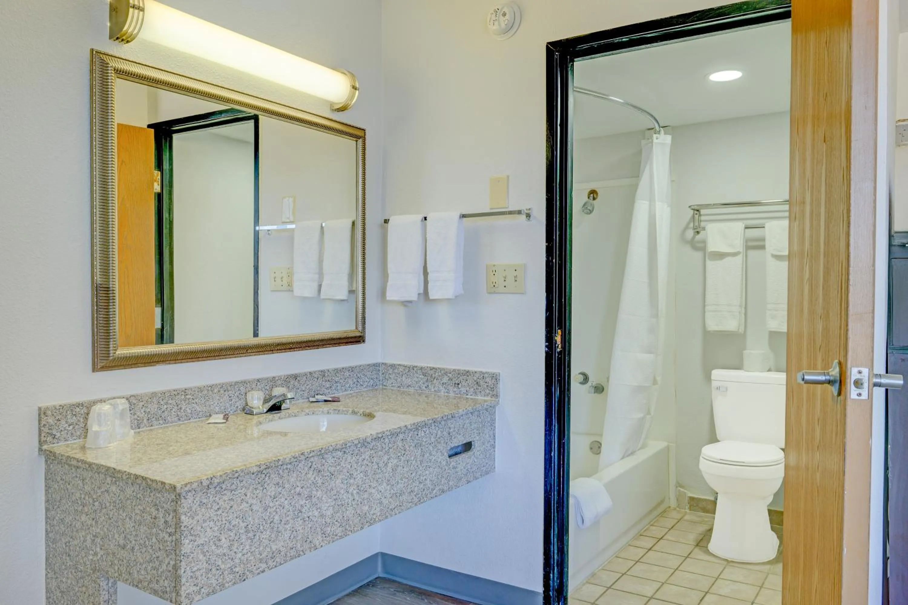 Bathroom in Capital O Travelers Inn Lawton Fort Sill