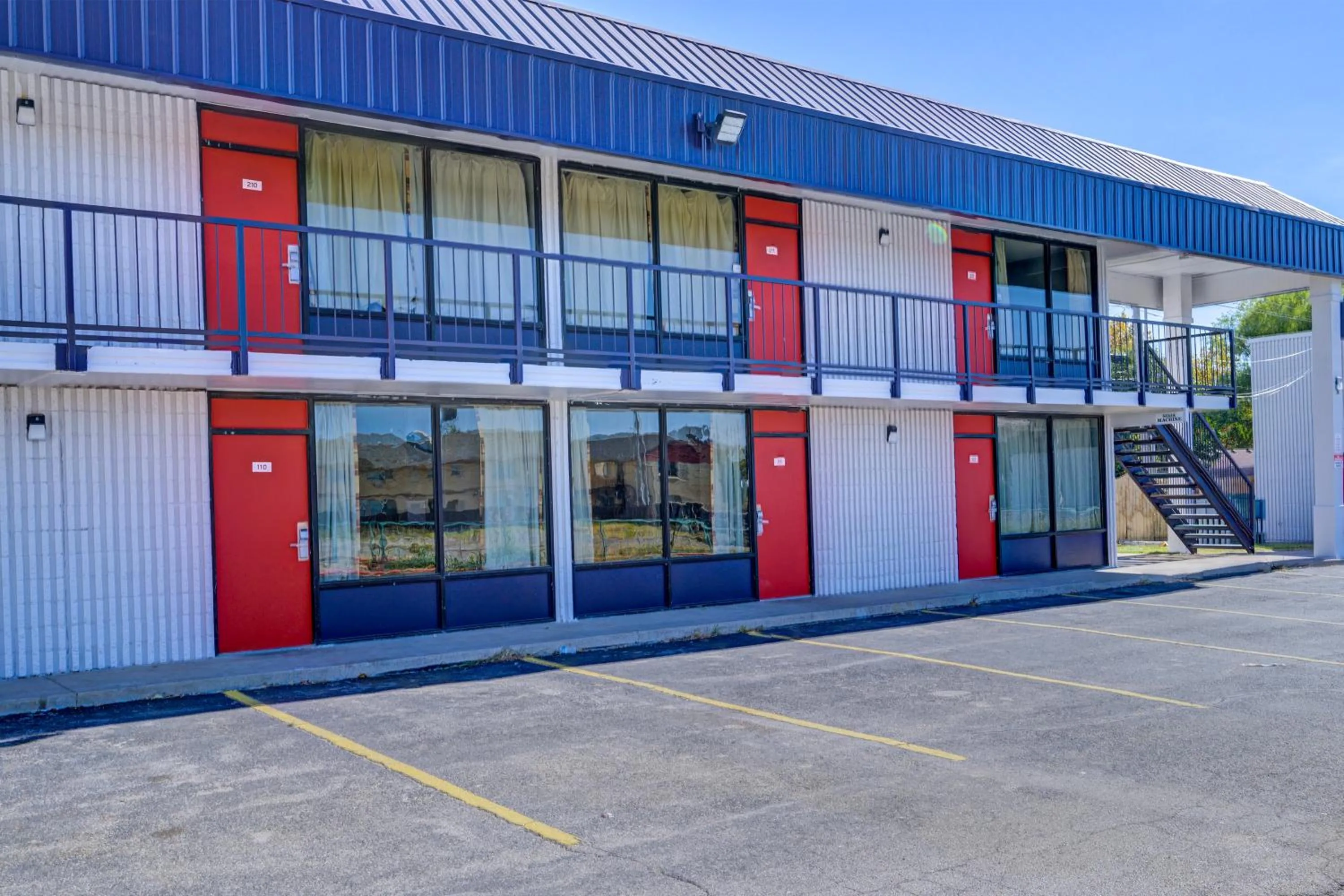 Facade/entrance in Capital O Travelers Inn Lawton Fort Sill