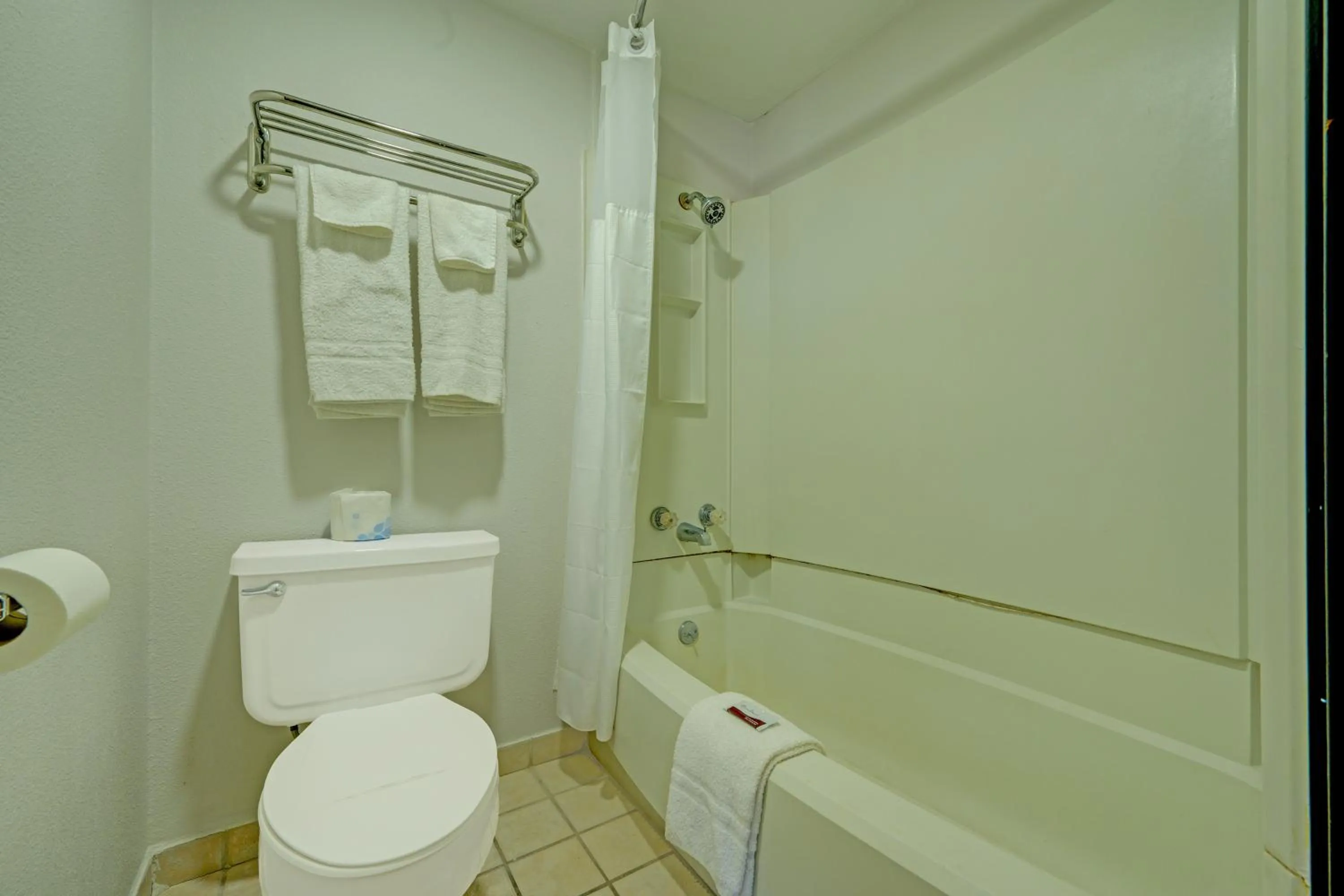 Bathroom in Capital O Travelers Inn Lawton Fort Sill