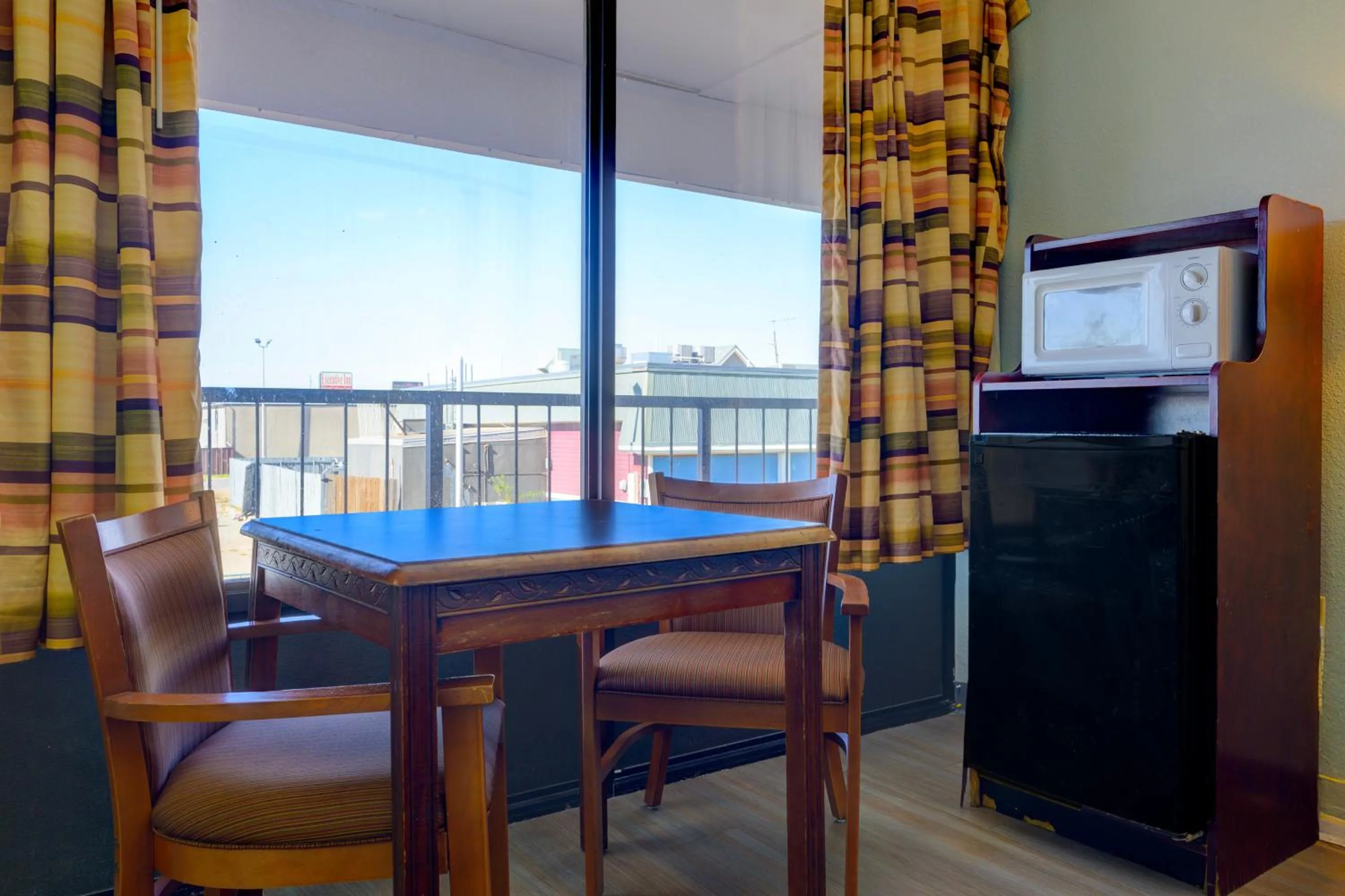 Dining area in Capital O Travelers Inn Lawton Fort Sill