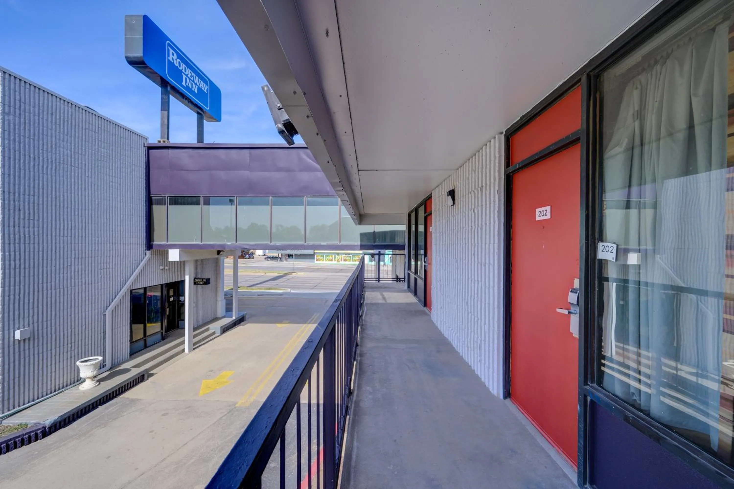 Balcony/Terrace in Capital O Travelers Inn Lawton Fort Sill