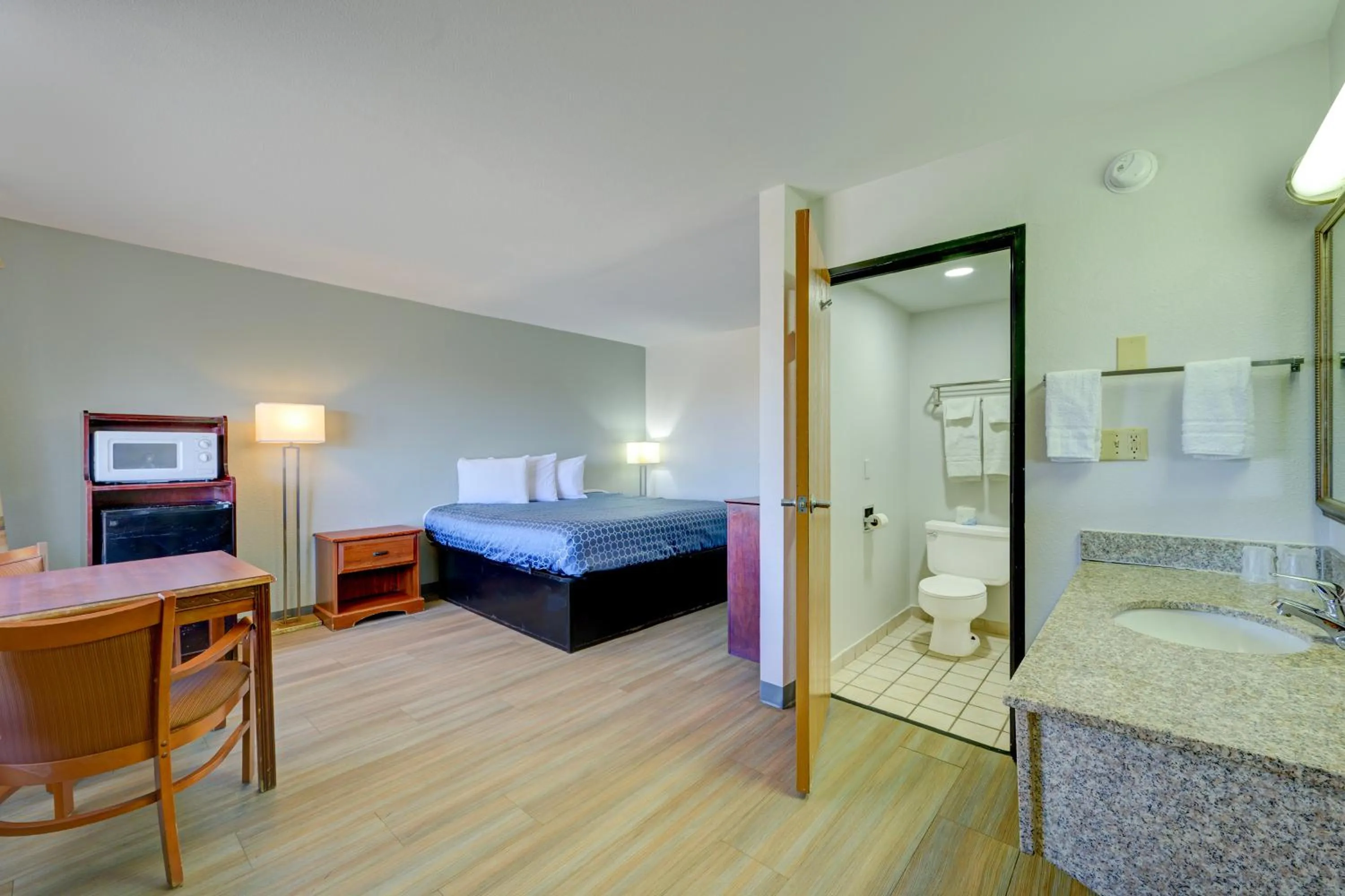 Bedroom, Bed in Capital O Travelers Inn Lawton Fort Sill