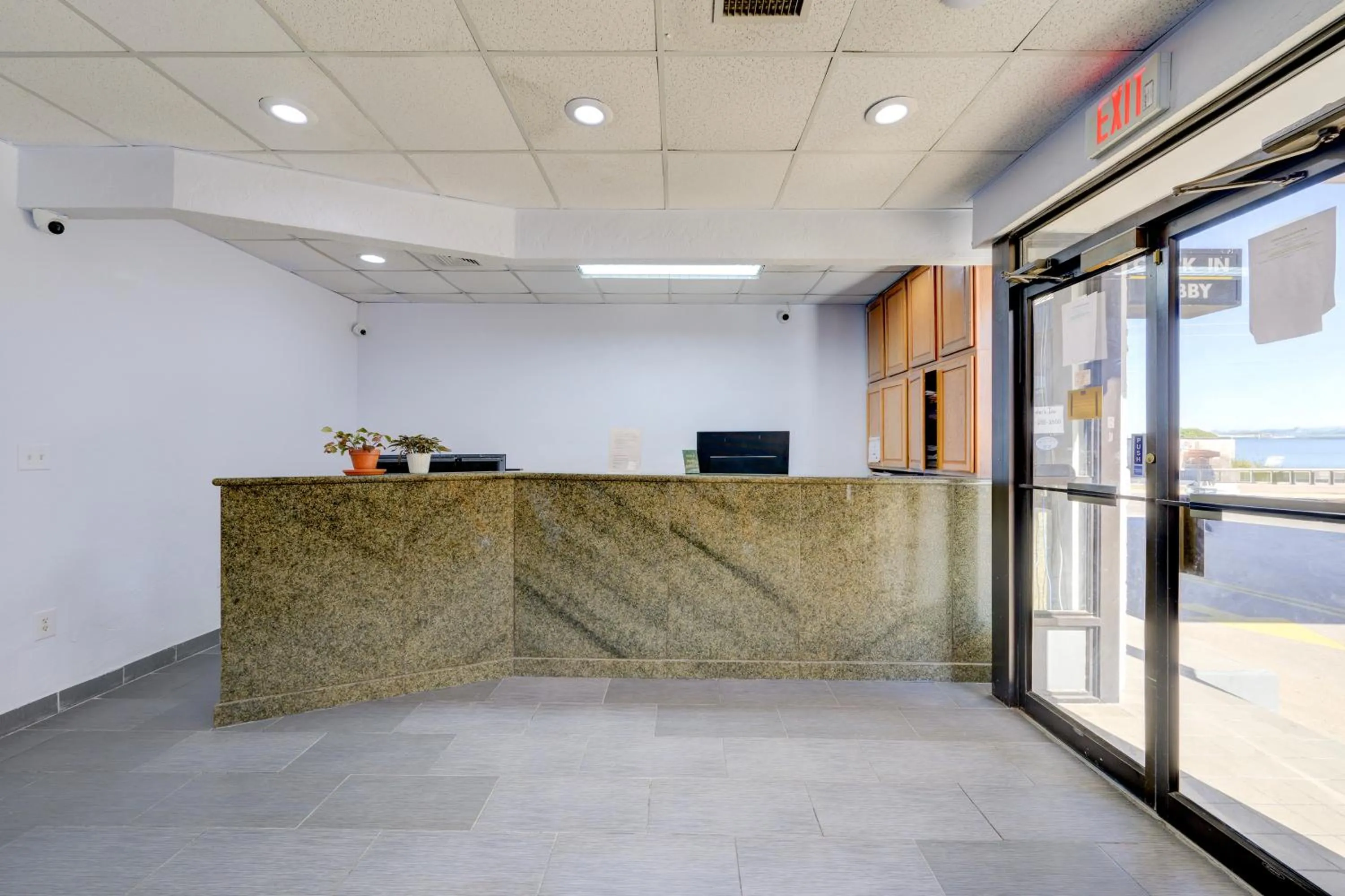 Lobby or reception in Capital O Travelers Inn Lawton Fort Sill