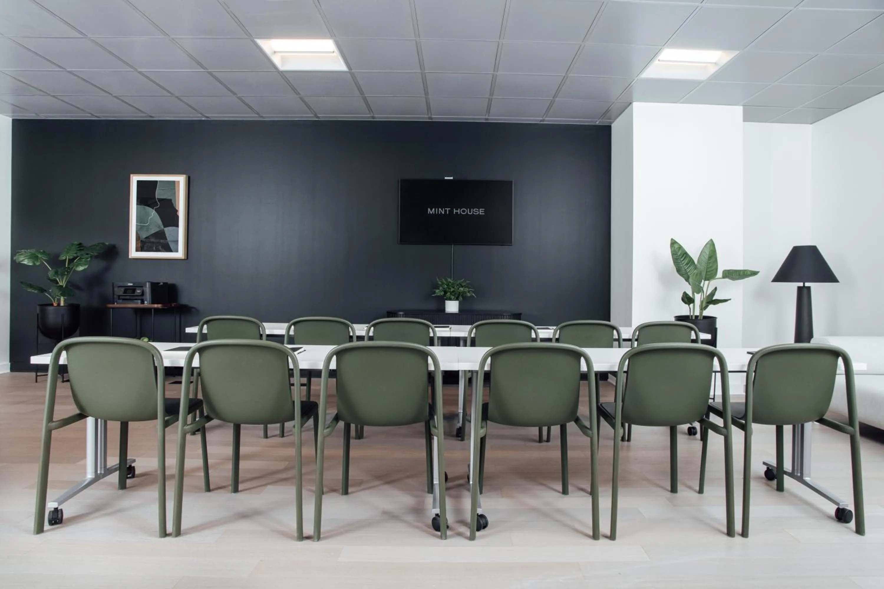 Meeting/conference room in Mint House 70 Pine by Kasa