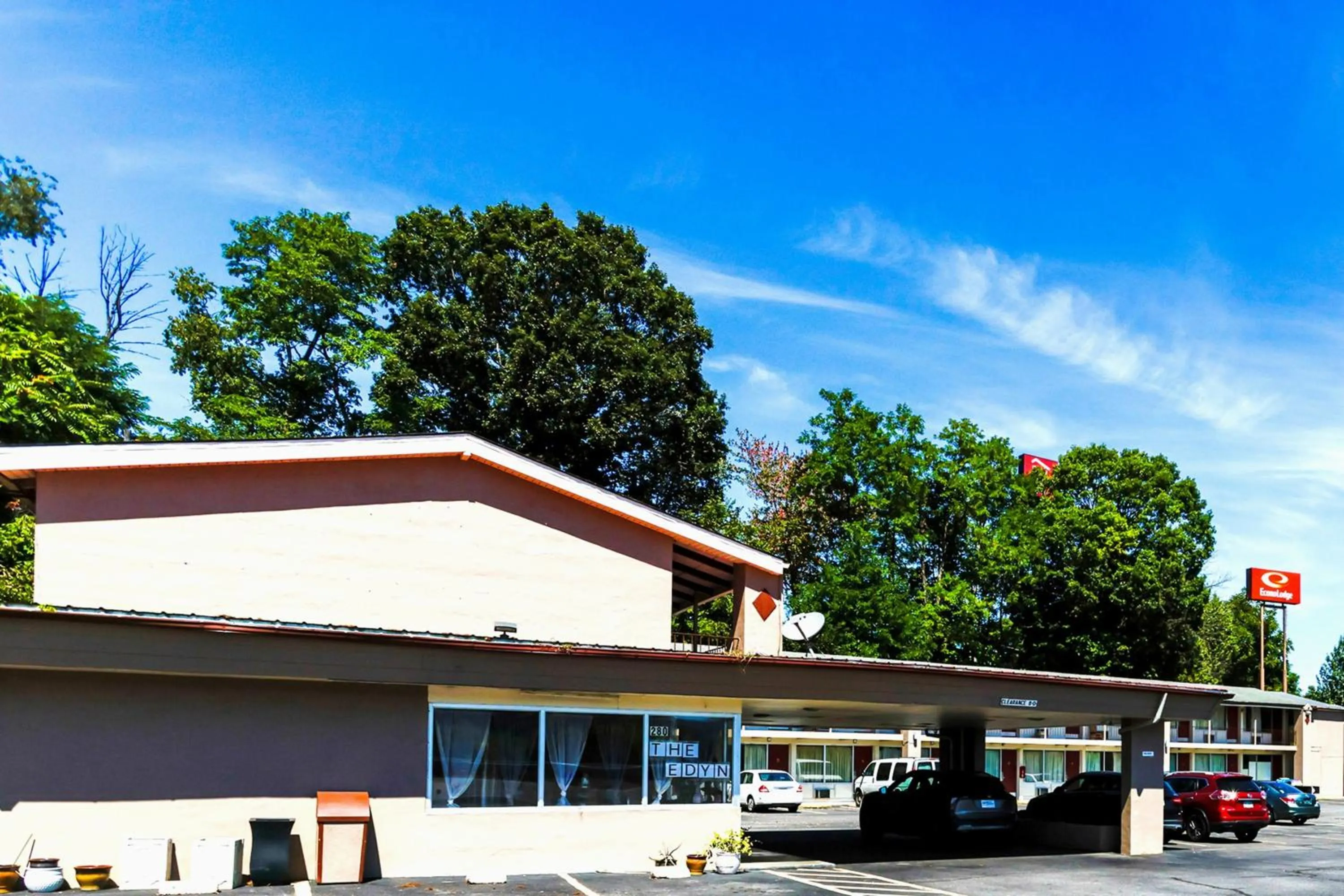 Property building in Edyn Hotel By Townhouse Wytheville US 52