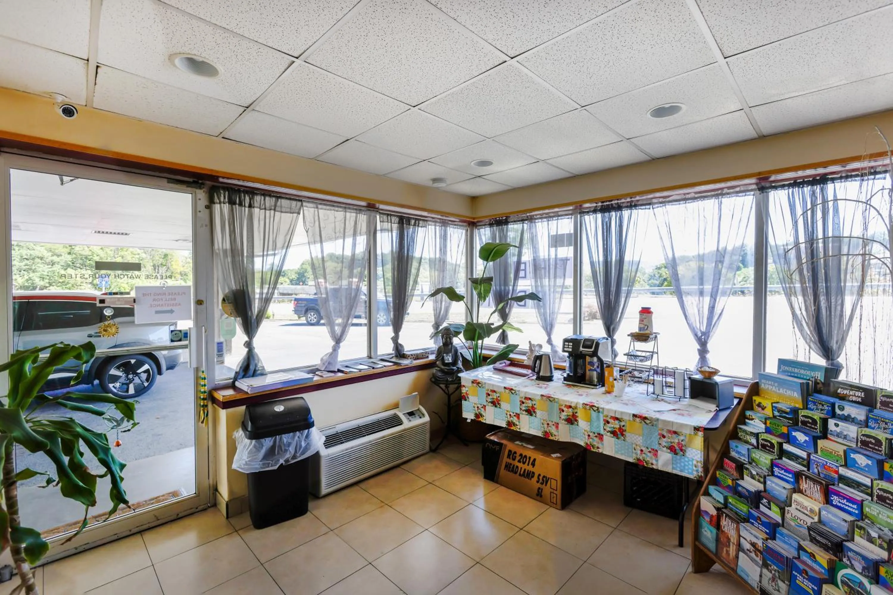 Lobby or reception in Edyn Hotel By Townhouse Wytheville US 52