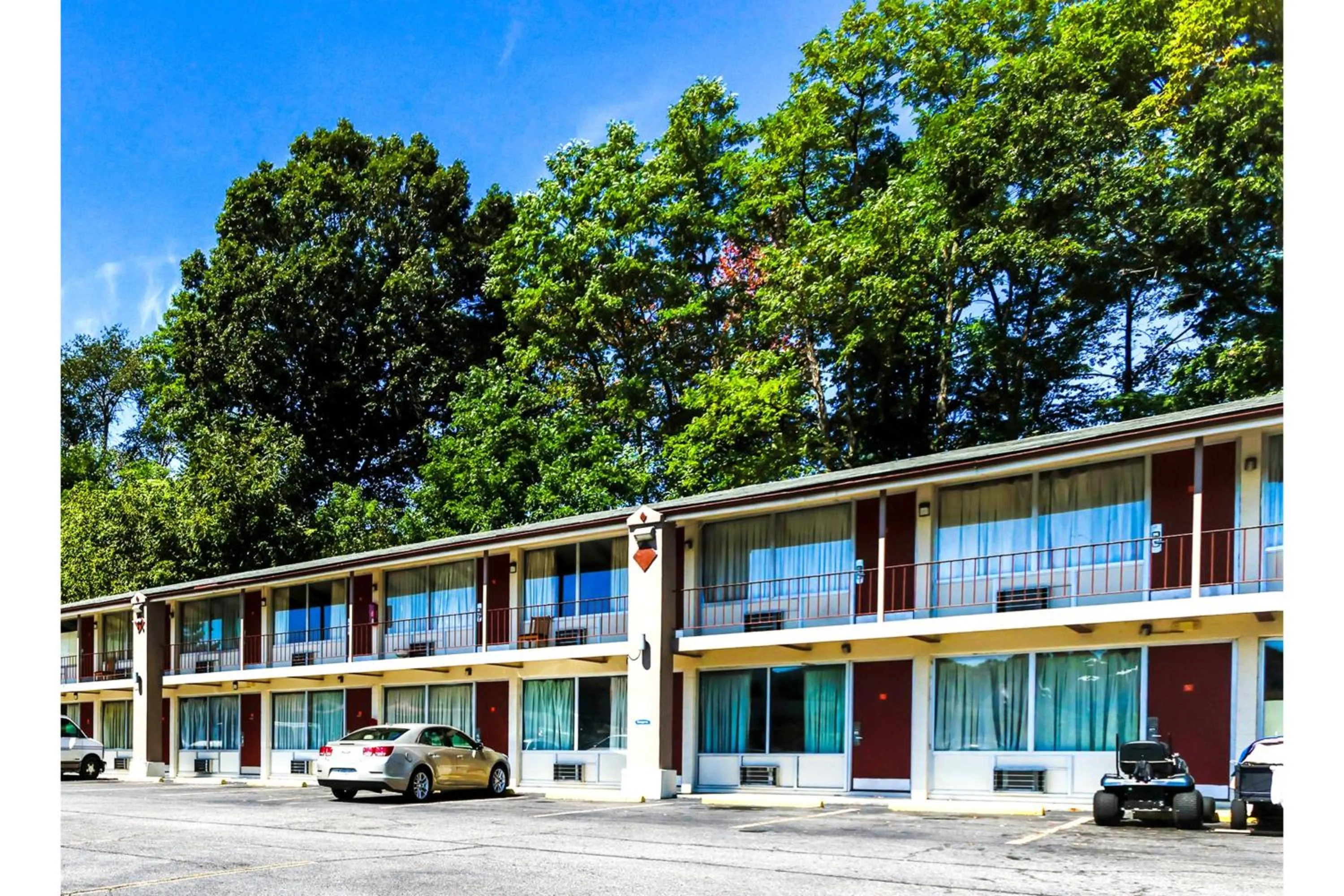 Parking in Edyn Hotel By Townhouse Wytheville US 52