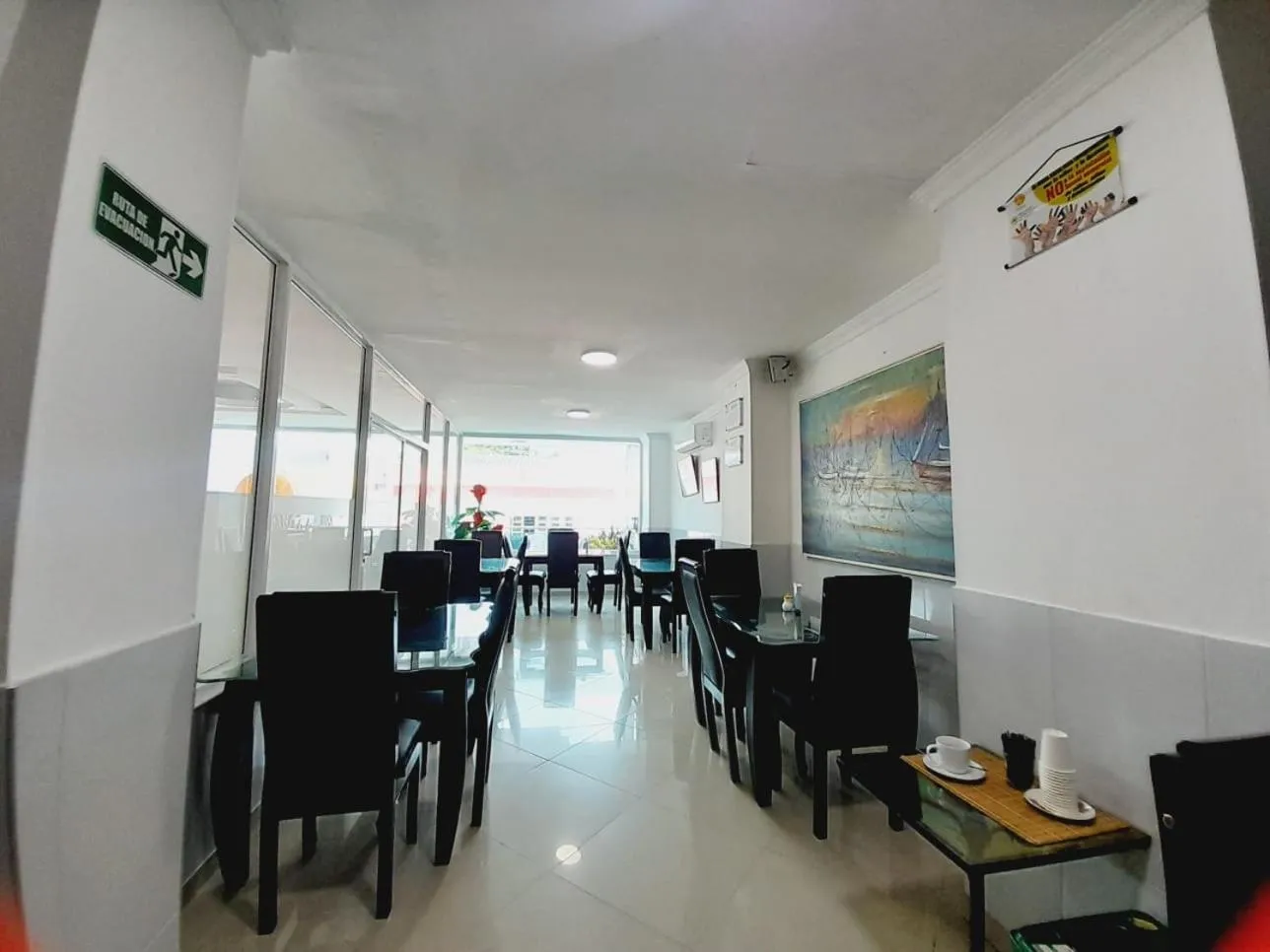 Restaurant/places to eat in Karin Hotel