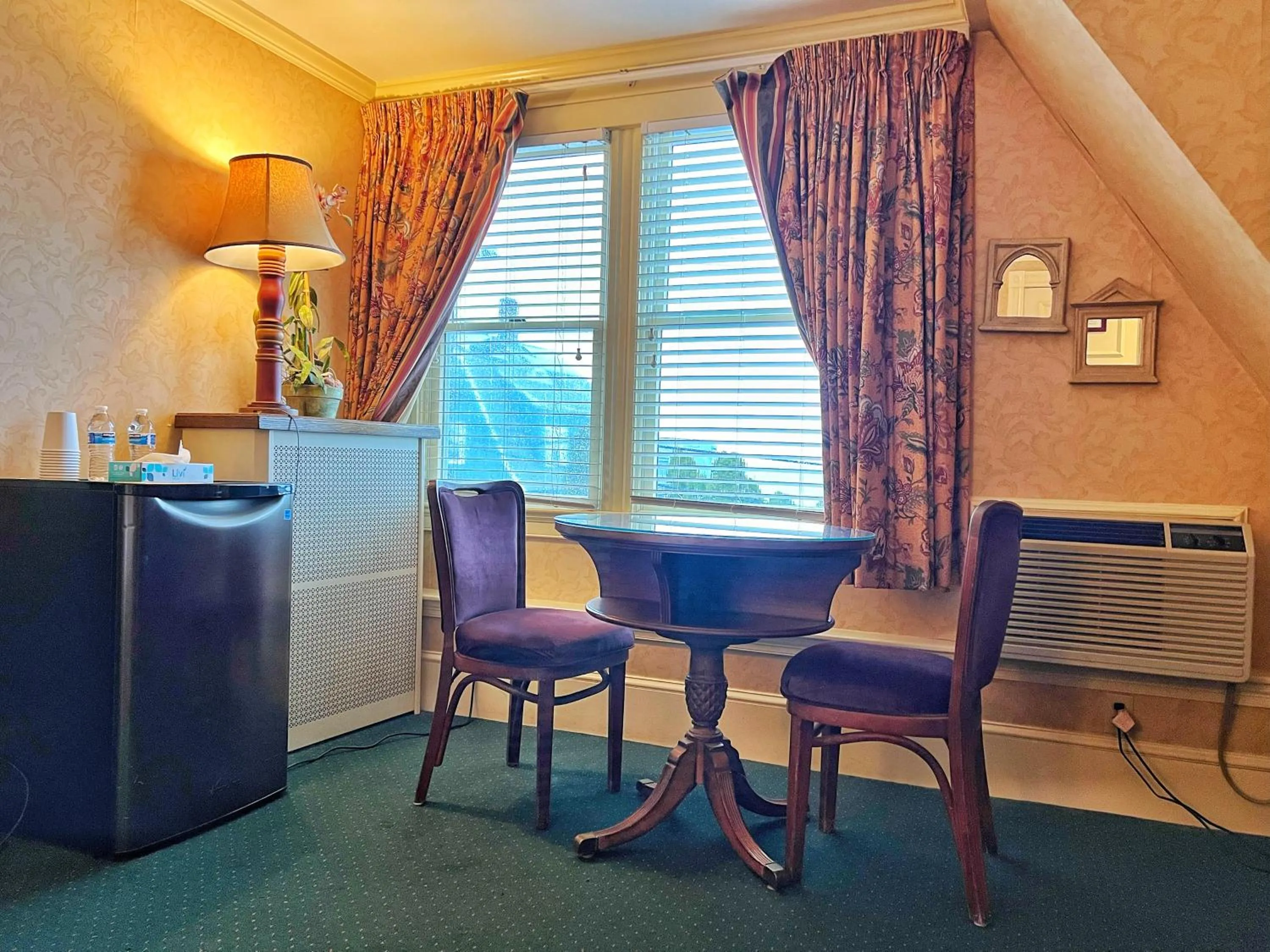 Seating area in Winthrop Arms Hotel Restaurant Logan Airport