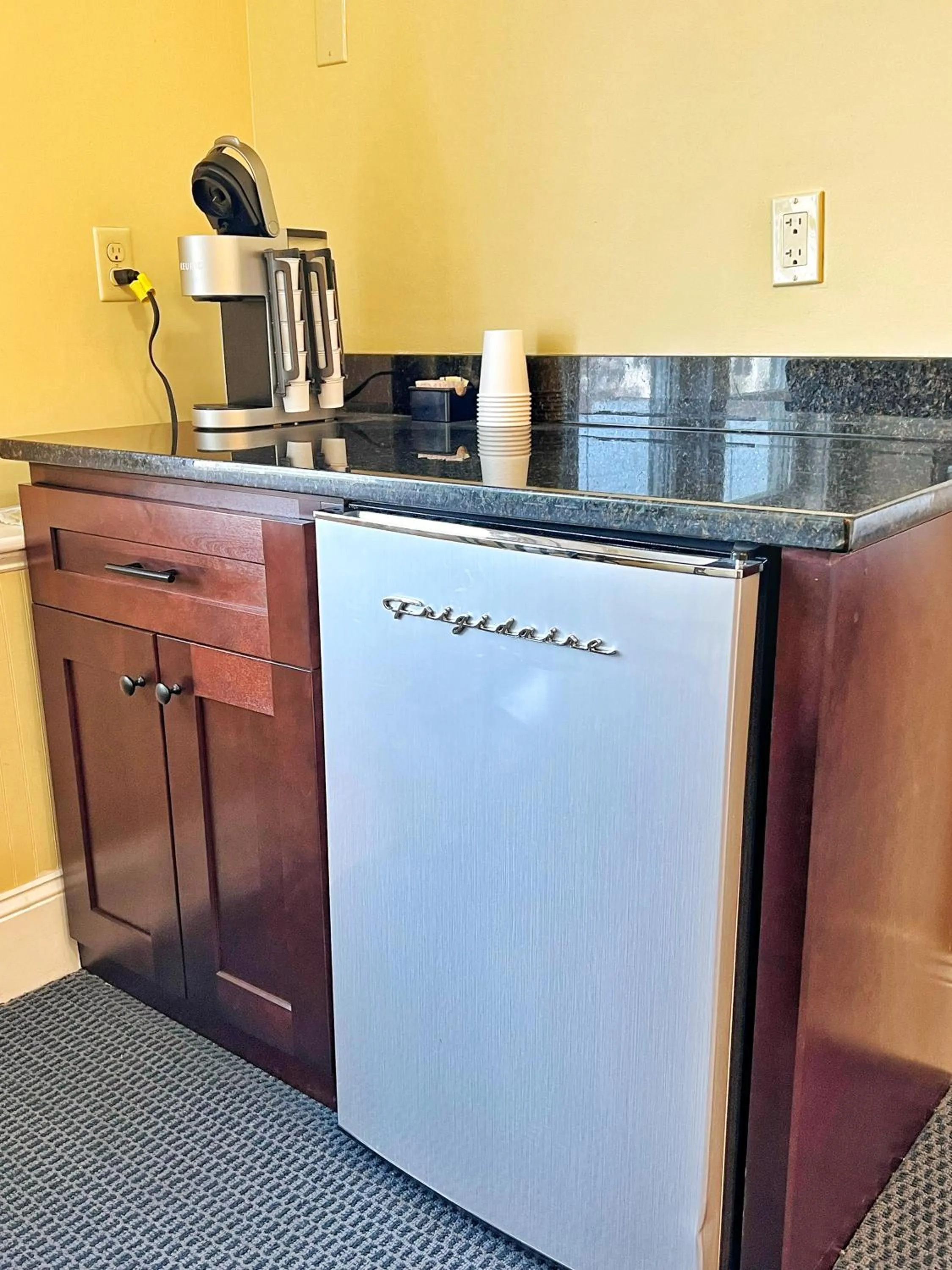 oven in Winthrop Arms Hotel Restaurant Logan Airport