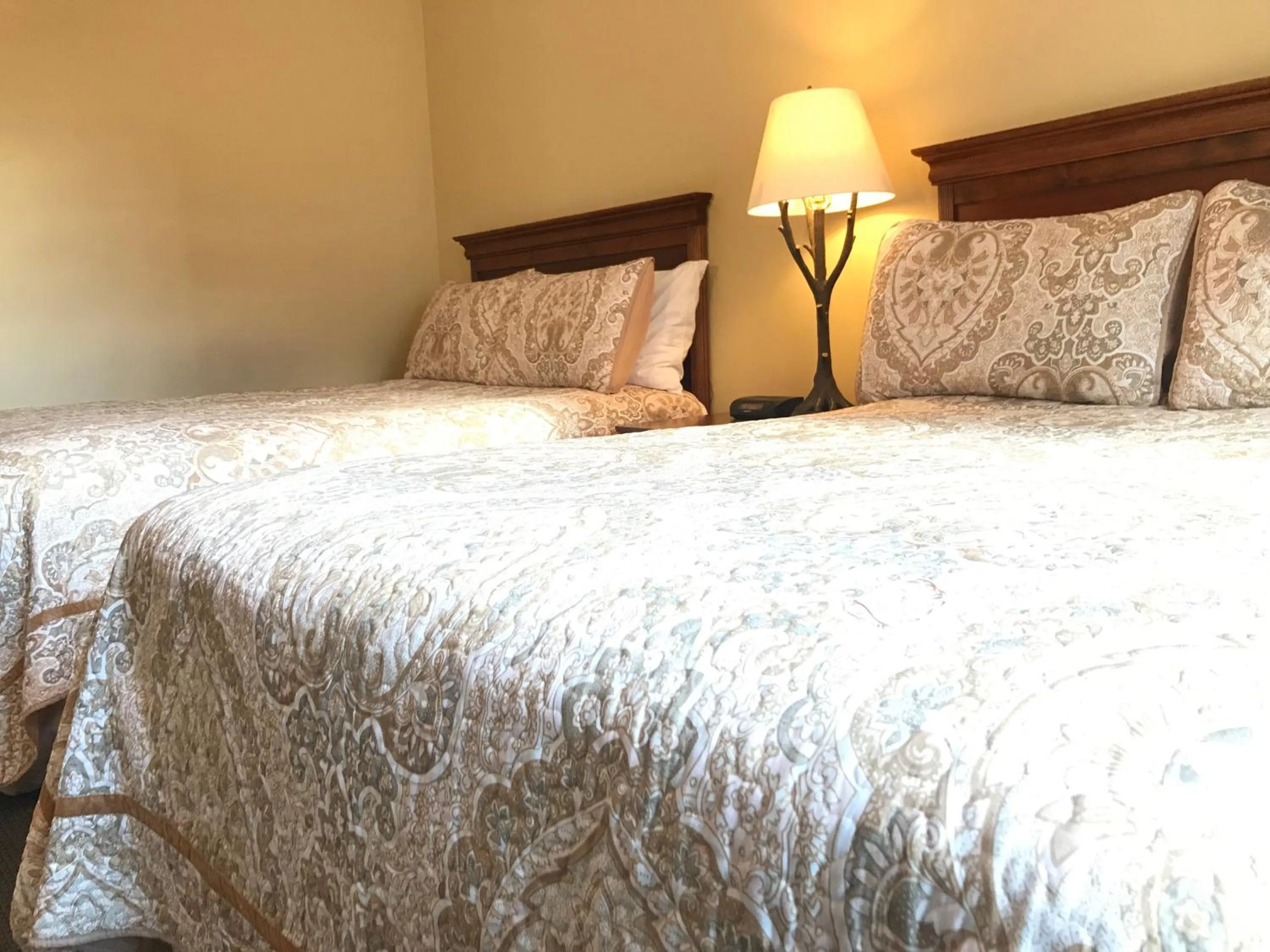 Bed in Winthrop Arms Hotel Restaurant Logan Airport