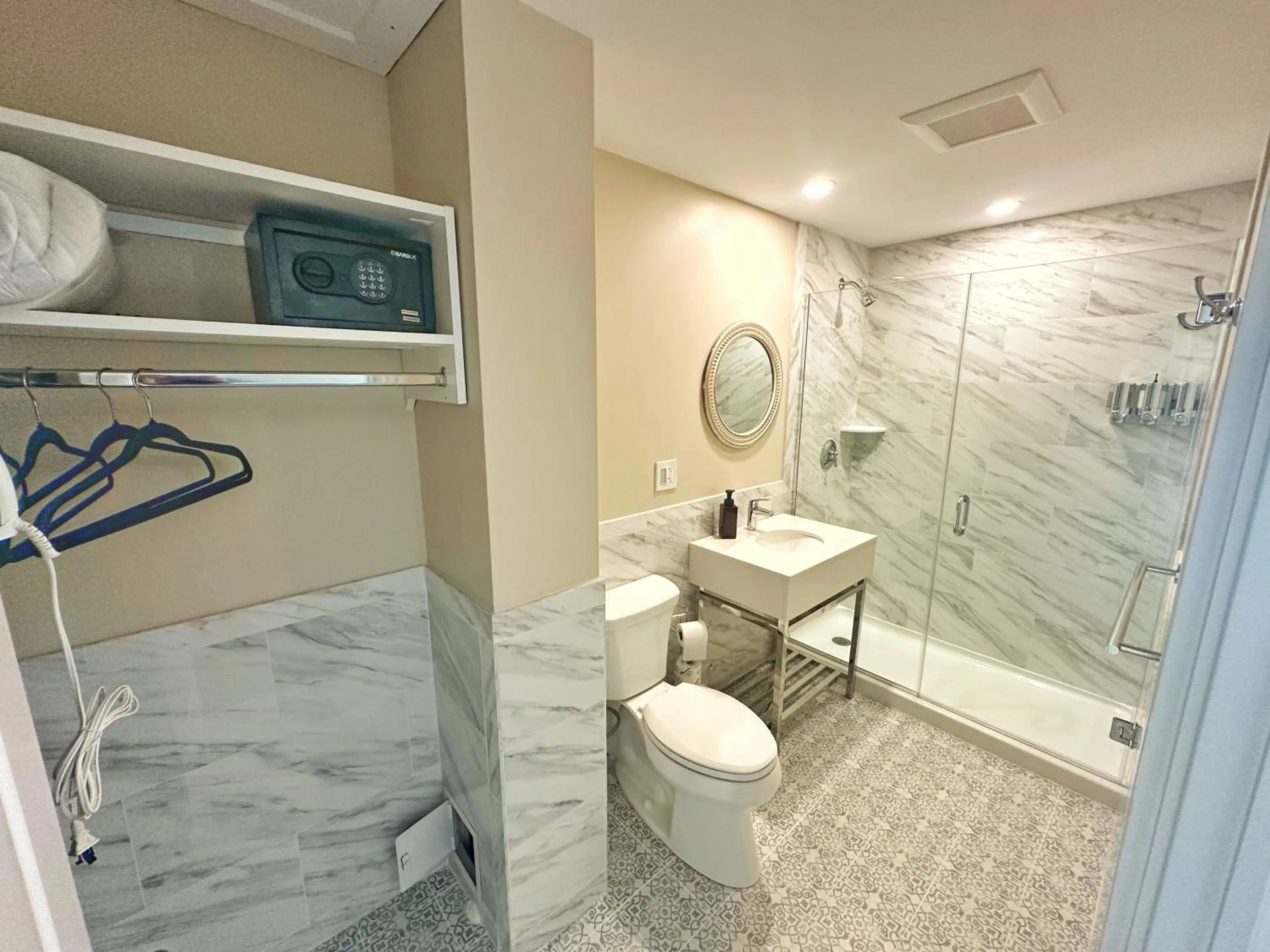 Shower in Winthrop Arms Hotel Restaurant Logan Airport