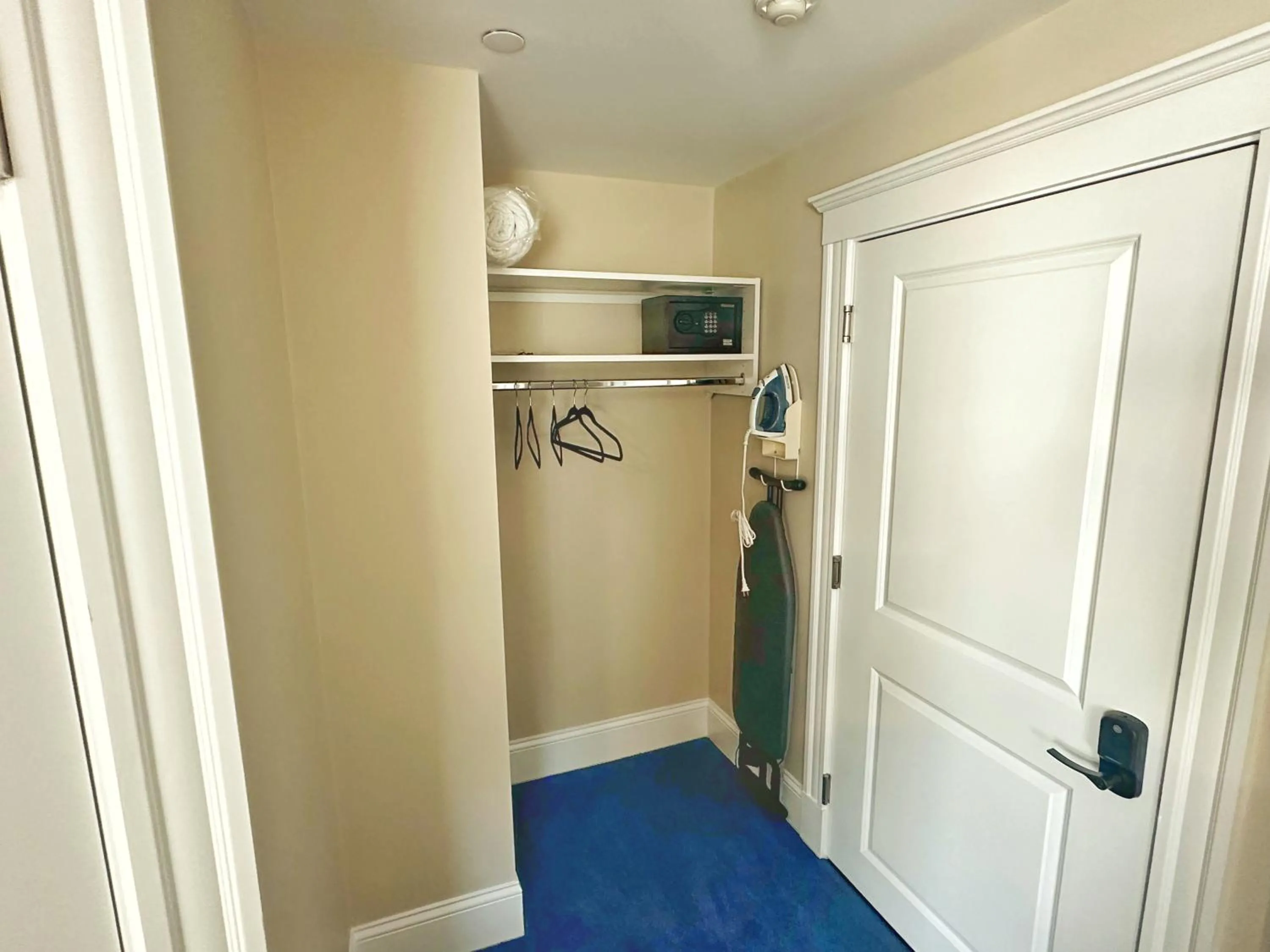 Winthrop Arms Hotel Restaurant Logan Airport