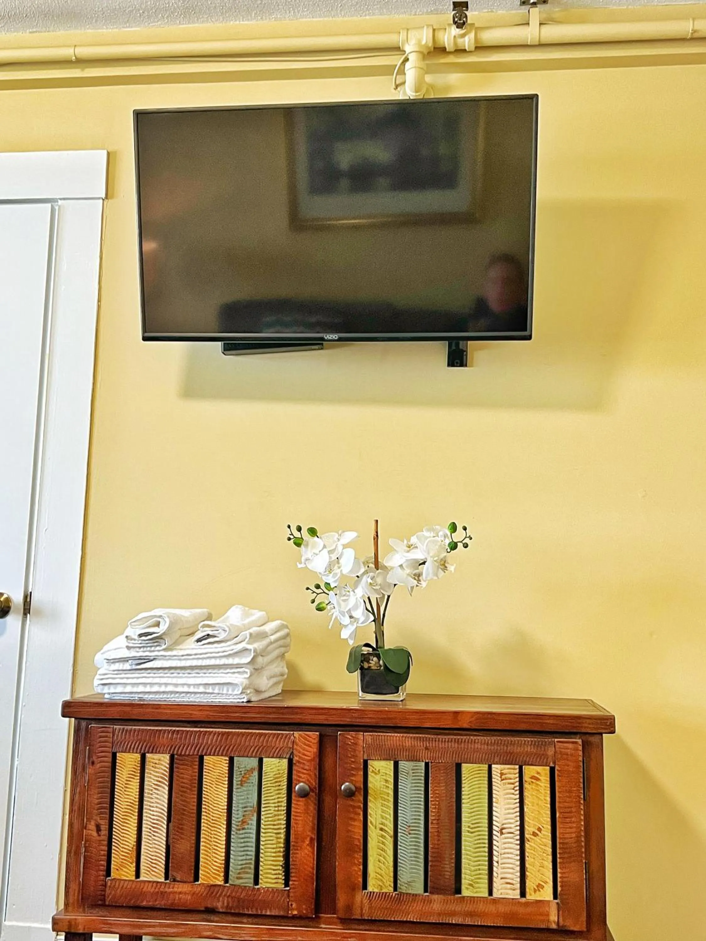 Living room in Winthrop Arms Hotel Restaurant Logan Airport