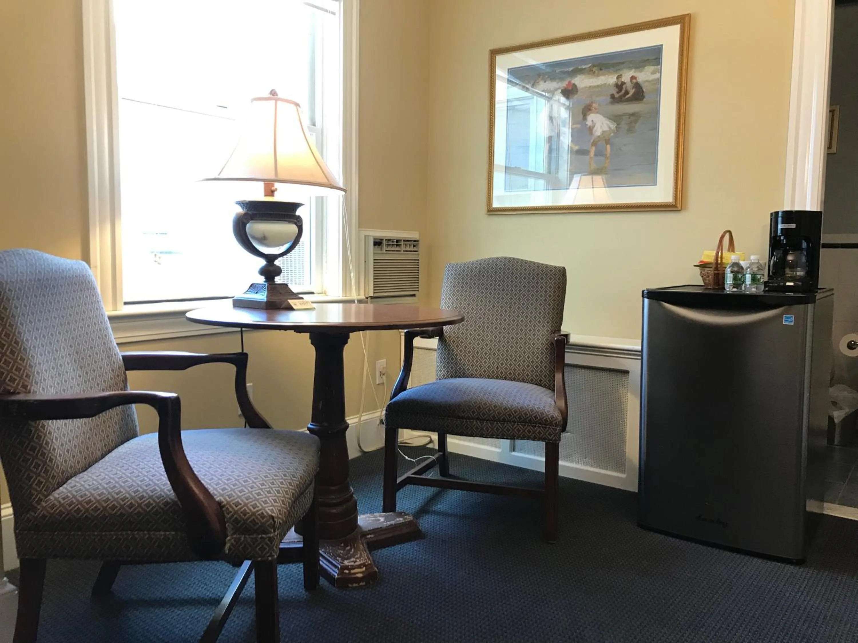 Toilet in Winthrop Arms Hotel Restaurant Logan Airport