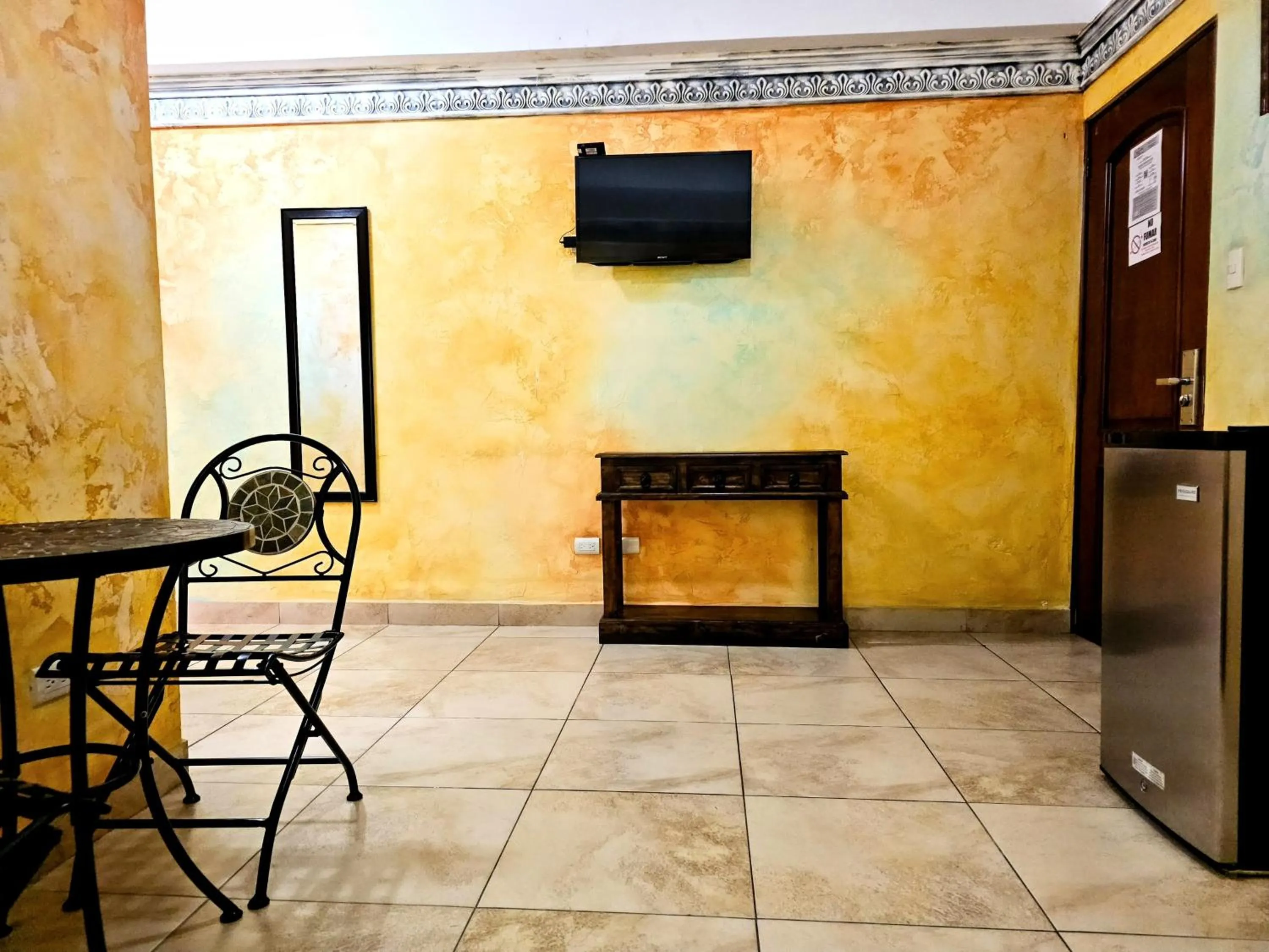 Living room in Antigua Inn Hotel