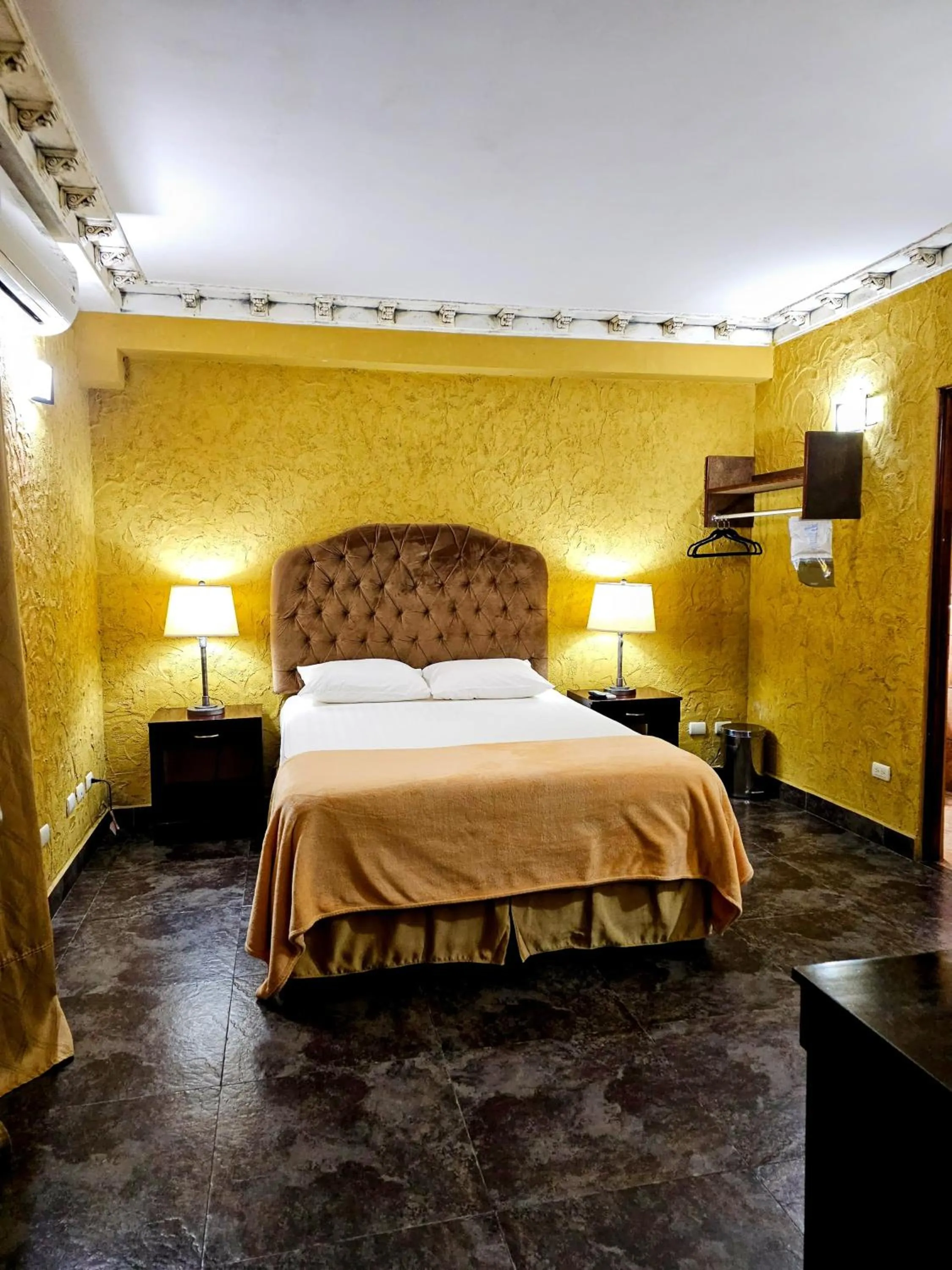 Bed in Antigua Inn Hotel