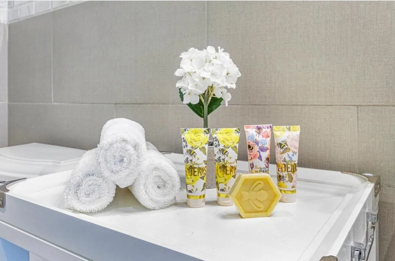 Bathroom in Henrosa Hotel