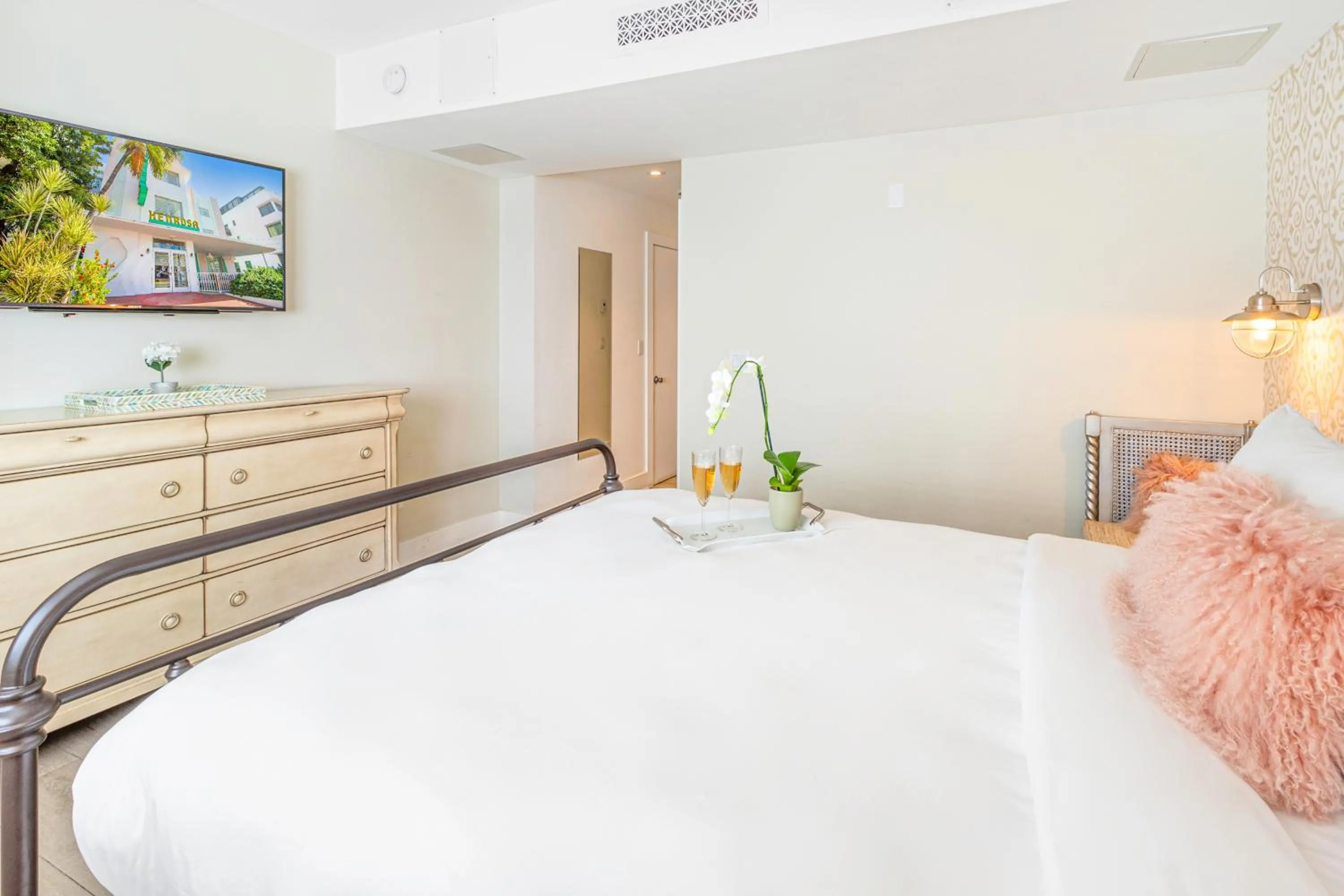 Bed in Henrosa Hotel